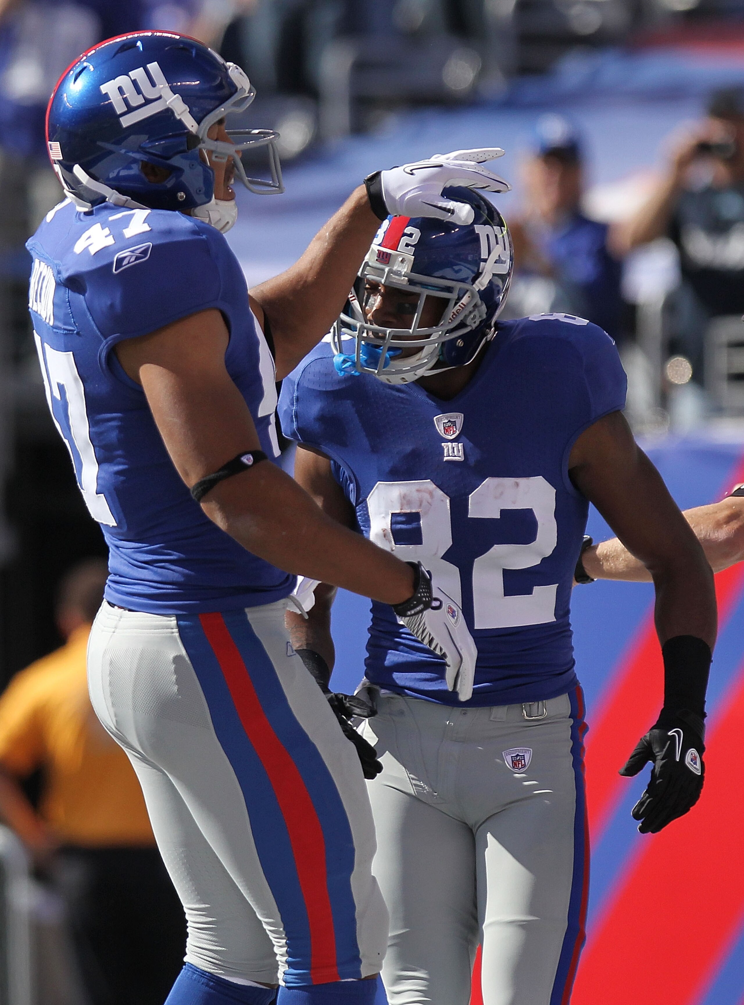 EAST RUTHERFORD, NJ - OCTOBER 17:  Mario Manningham #82 of the New York Giants celebrates his touchdown with teammate Travis Beckum #47 against the Detroit Lions at New Meadowlands Stadium on October 17, 2010 in East Rutherford, New Jersey.  (Photo by Nic