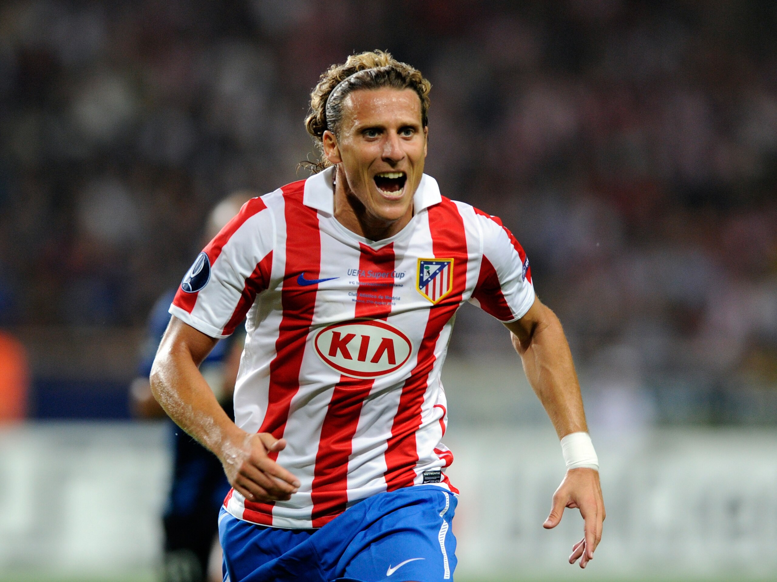 MONACO - AUGUST 27:  Diego Forlan of Atletico Madrid competes for the ball during the UEFA Super Cup between Inter and Atletico Madrid at Louis II Stadium on August 27, 2010 in Monaco, Monaco.  (Photo by Claudio Villa/Getty Images)