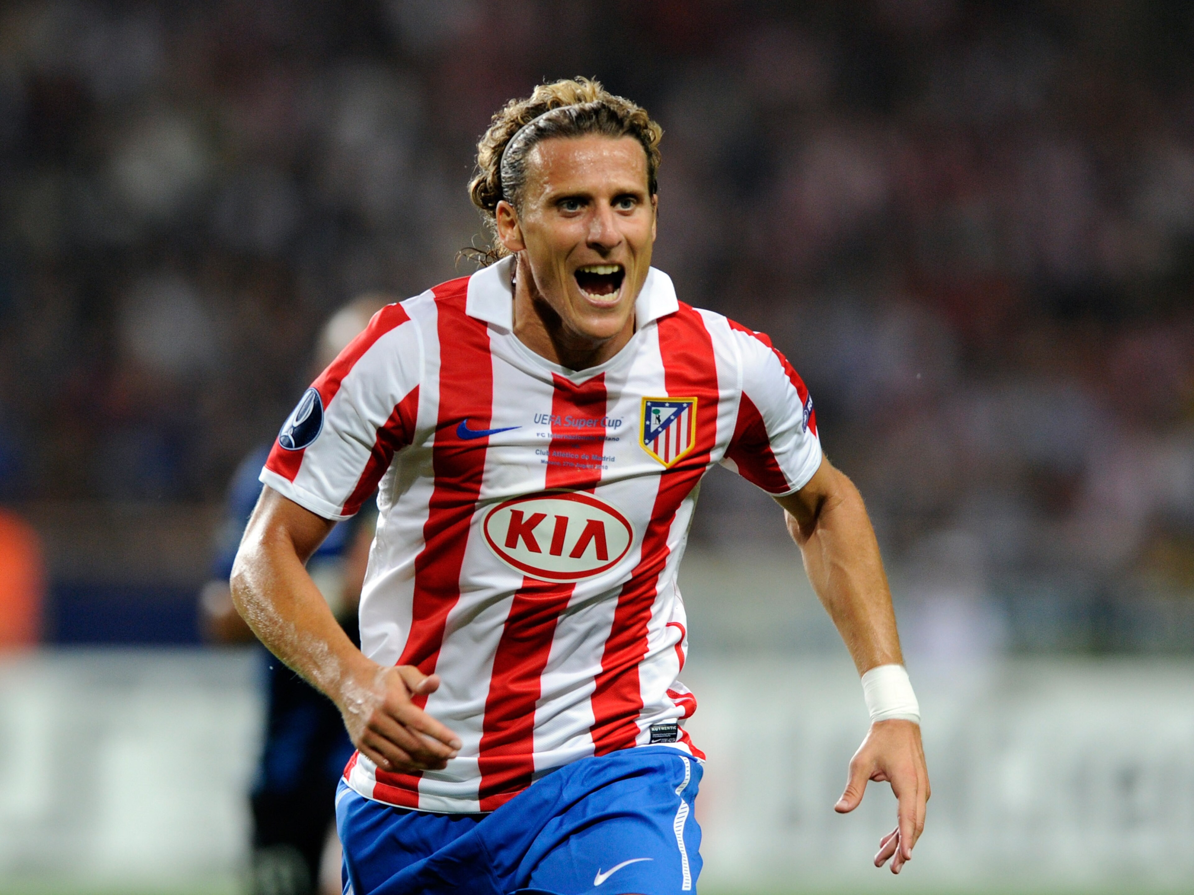 MONACO - AUGUST 27:  Diego Forlan of Atletico Madrid competes for the ball during the UEFA Super Cup between Inter and Atletico Madrid at Louis II Stadium on August 27, 2010 in Monaco, Monaco.  (Photo by Claudio Villa/Getty Images)