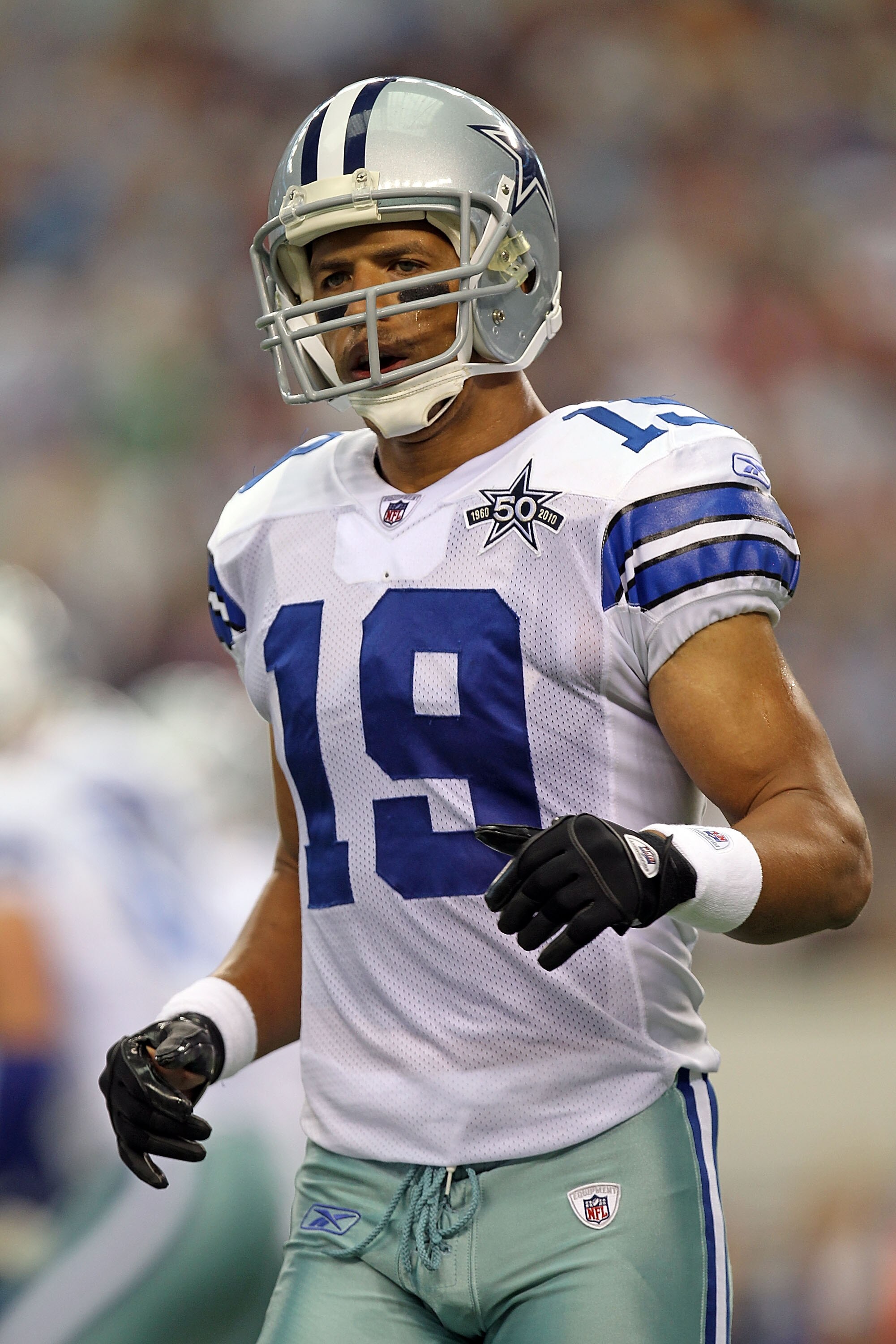 ARLINGTON, TX - SEPTEMBER 19:  Wide receiver Miles Austin #19 of the Dallas Cowboys at Cowboys Stadium on September 19, 2010 in Arlington, Texas.  (Photo by Ronald Martinez/Getty Images)