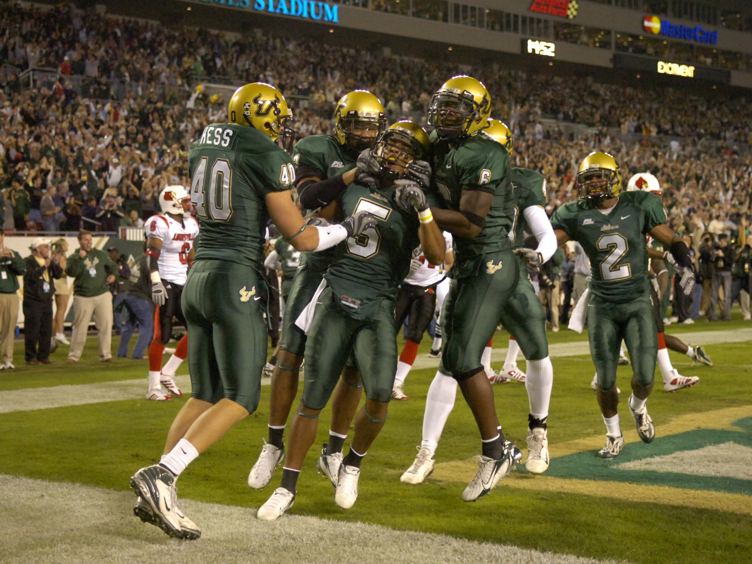 TAMPA, FL - NOVEMBER 17: Defensive back Nate Allen #5 of the University of South Florida Bulls recovers a fumble for a touchdown on the opening kickoff against the Louisville Cardinals at Raymond James Stadium on November 17, 2007 in Tampa, Florida.  Sout