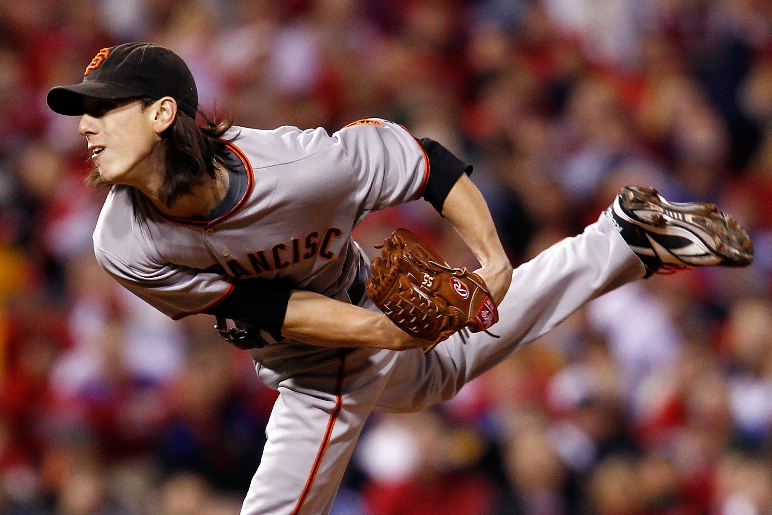PHILADELPHIA - OCTOBER 16:  Pitcher Tim Lincecum #55 of the San Francisco Giants pitches against the Philadelphia Phillies in Game One of the NLCS during the 2010 MLB Playoffs at Citizens Bank Park on October 16, 2010 in Philadelphia, Pennsylvania.  (Phot