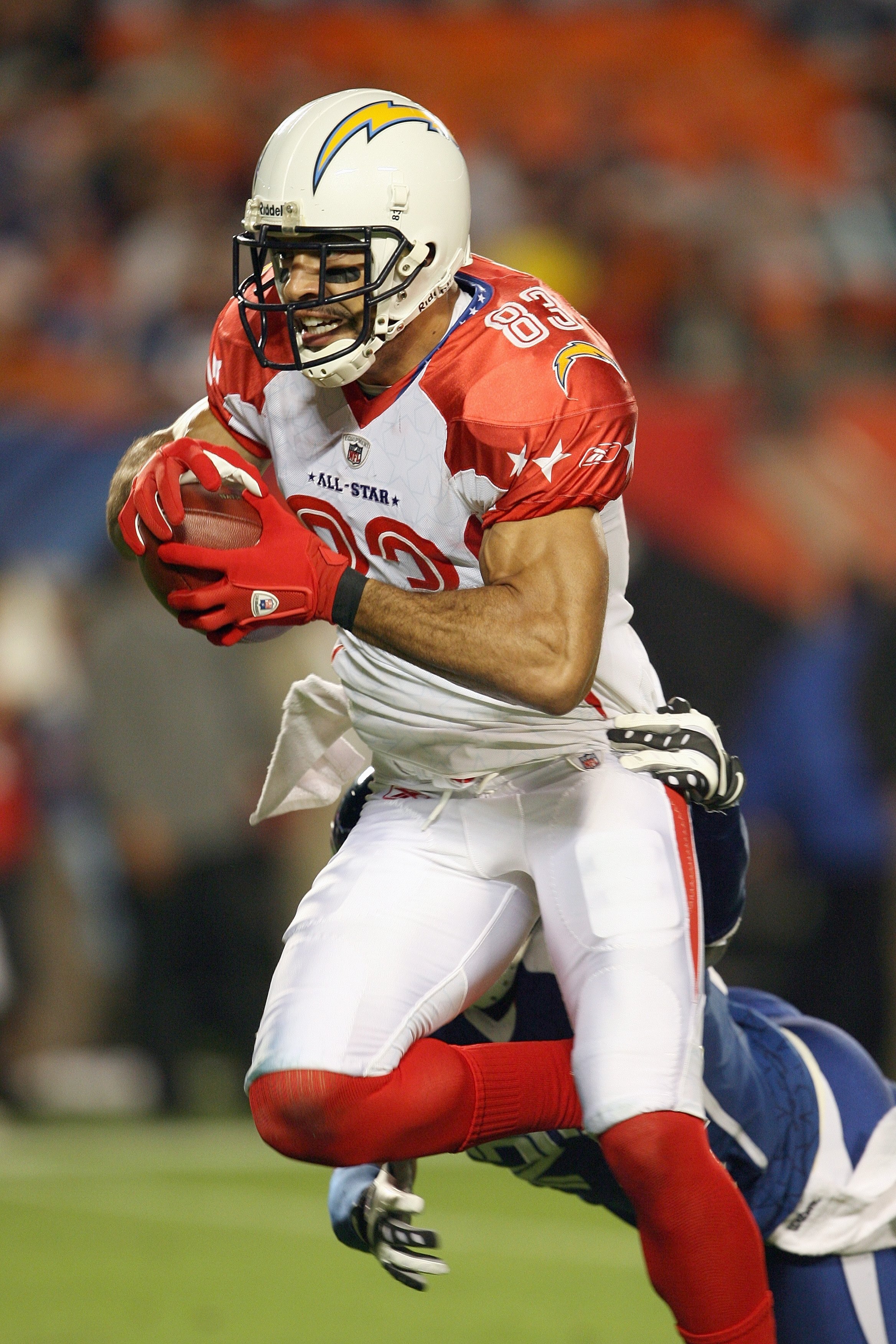 MIAMI GARDENS, FL - JANUARY 31:  Vincent Jackson #83 of the San Deigo Chargers carries the ball during the 2010 AFC-NFC Pro Bowl at Sun Life Stadium on January 31, 2010 in Miami Gardens, Florida. (Photo by Doug Benc/Getty Images)