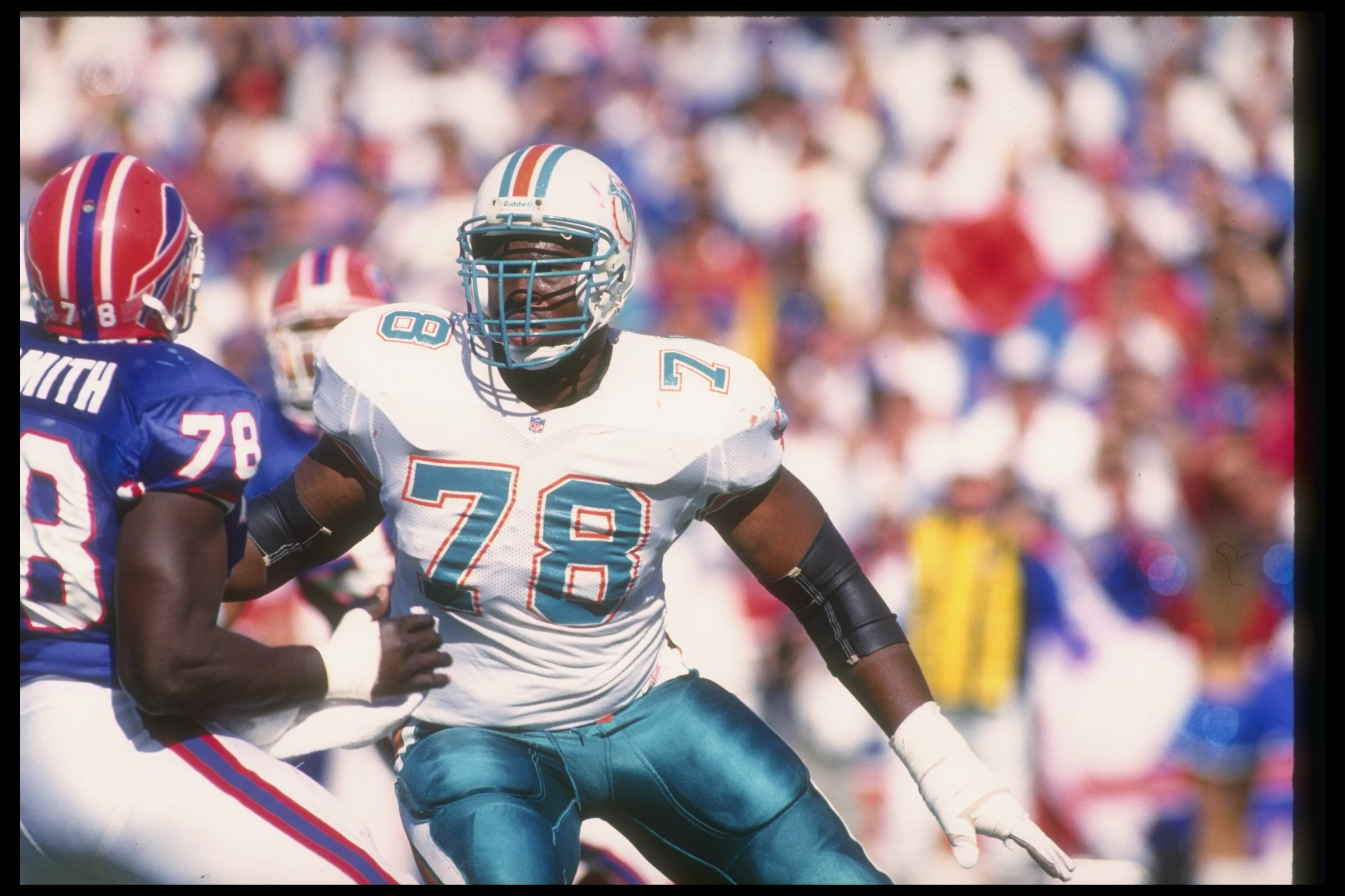4 Oct 1992:  Offensive lineman Richmond Webb of the Miami Dolphins prepares to block a Buffalo Bills player during a game at Rich Stadium in Orchard Park, New York.  The Dolphins won the game, 37-10. Mandatory Credit: Rick Stewart  /Allsport
