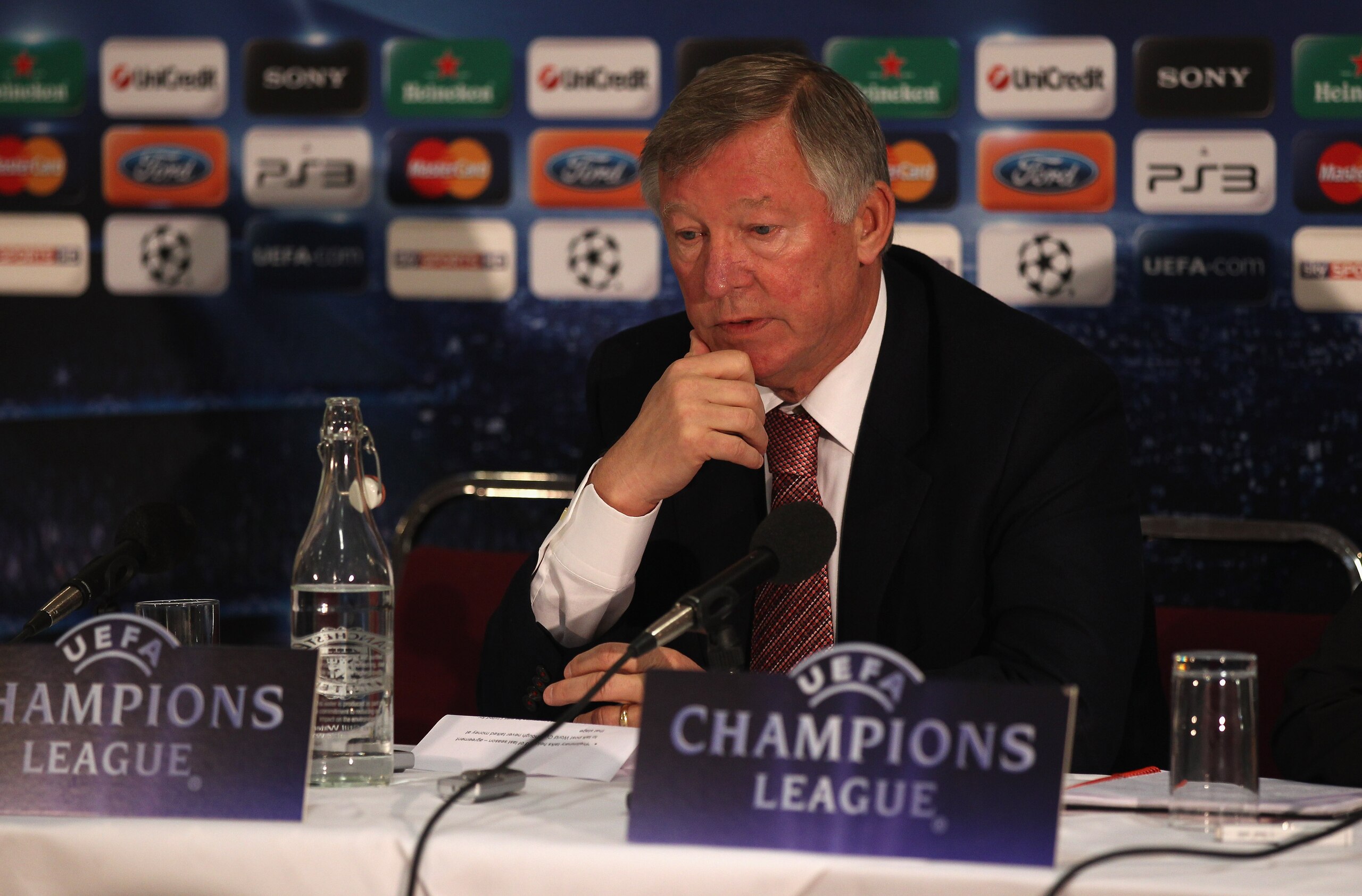 MANCHESTER, ENGLAND - OCTOBER 19:  Sir Alex Ferguson the manager of Manchester United reads a statement to the media regarding the future of Wayne Rooney during a press conference at Old Trafford on October 19, 2010 in Manchester, England.  (Photo by Alex