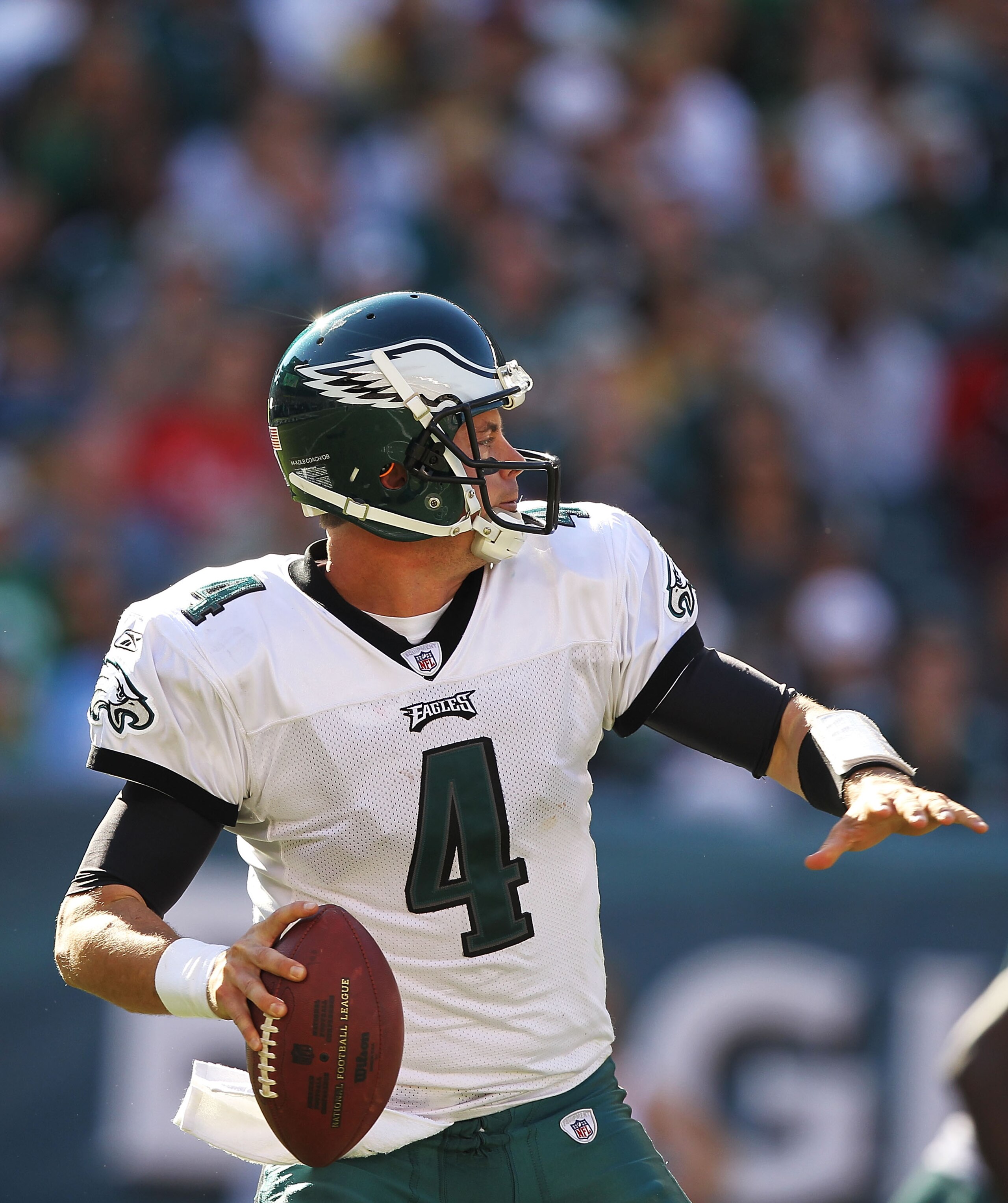 PHILADELPHIA - OCTOBER 17:  Kevin Kolb #4 of the Philadelphia Eagles passes a touchdown to Jeremy Maclin #18 in the third quarteragainst the Atlanta Falcons during their game at Lincoln Financial Field on October 17, 2010 in Philadelphia, Pennsylvania.  (