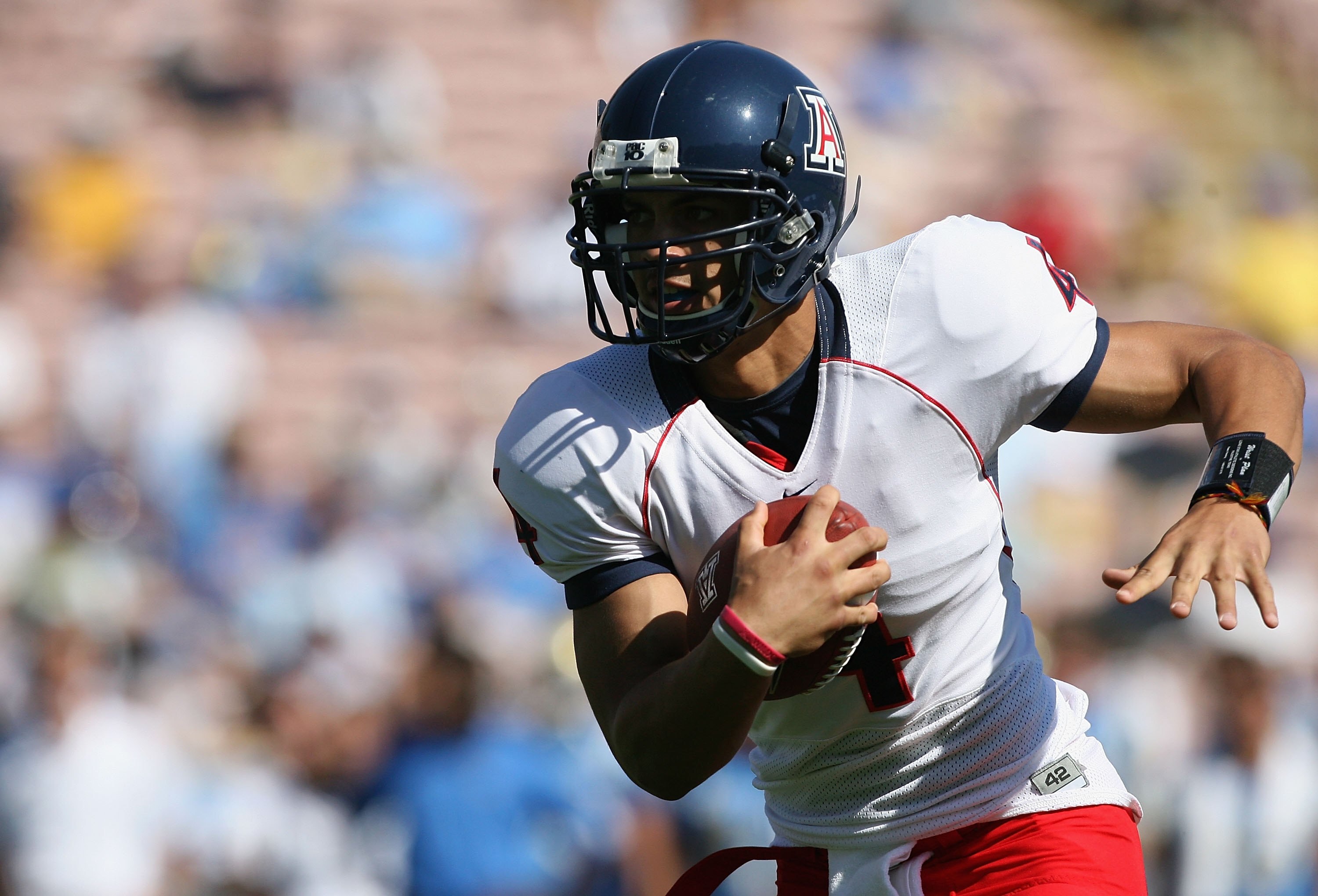 PASADENA, CA - SEPTEMBER 20:  Quarterback Matt Scott #4 of the Arizona Wildcats scrambles with the ball during the college football game against the UCLA Bruins at the Rose Bowl on September 13, 2008 in Pasadena, California. The Wildcats defeated the Brui