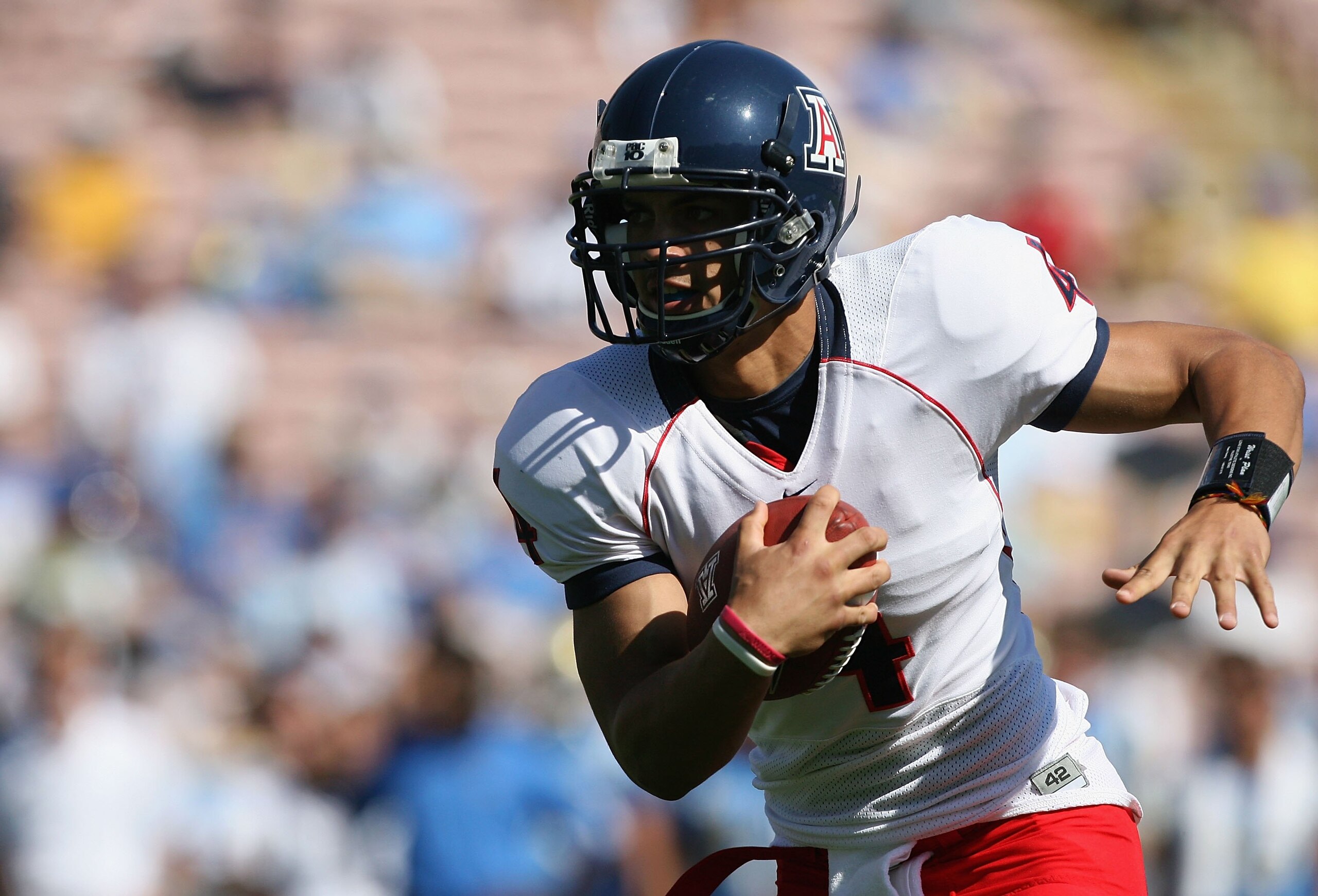 PASADENA, CA - SEPTEMBER 20:  Quarterback Matt Scott #4 of the Arizona Wildcats scrambles with the ball during the college football game against the UCLA Bruins at the Rose Bowl on September 13, 2008 in Pasadena, California. The Wildcats defeated the Brui