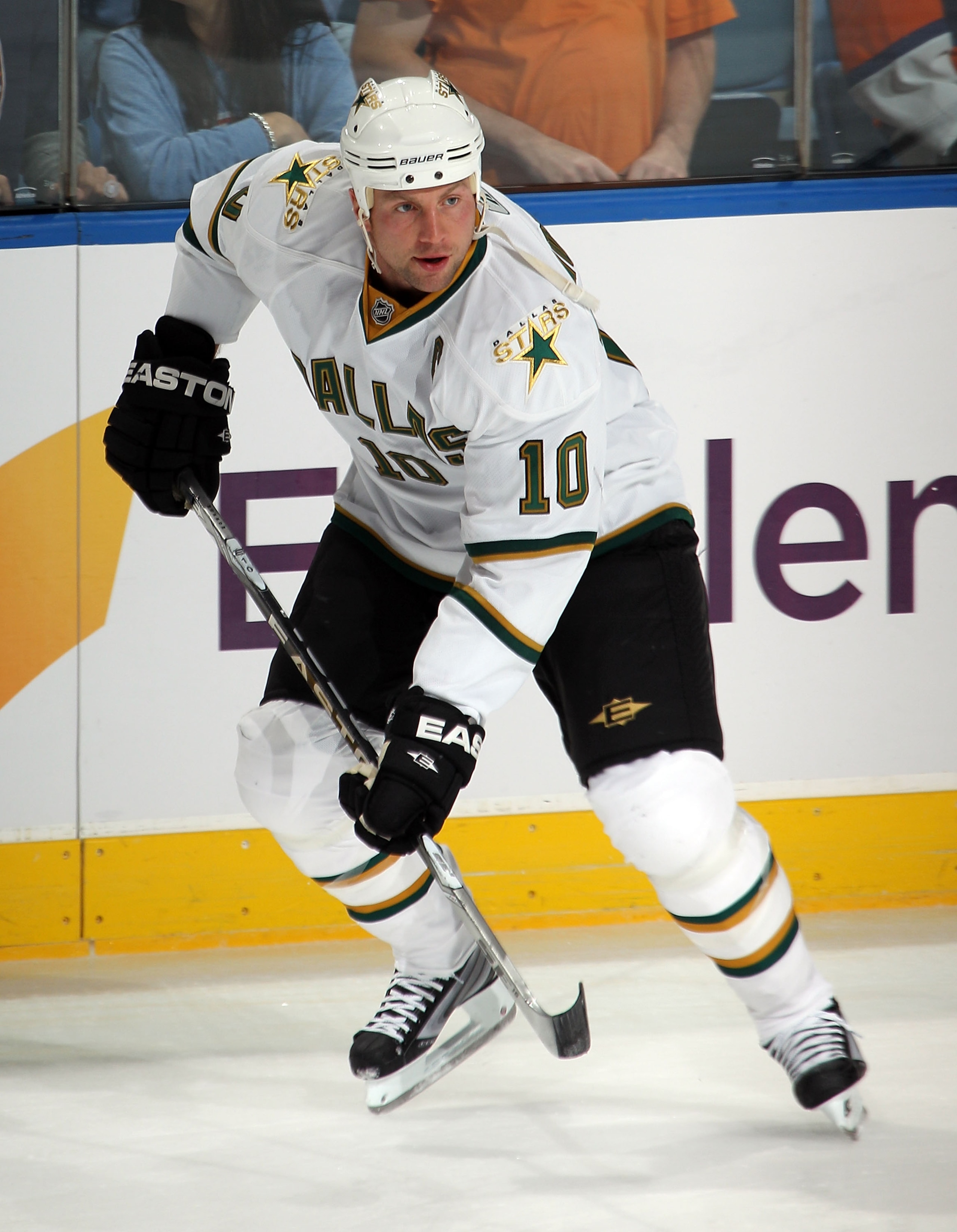 UNIONDALE, NY - OCTOBER 09:   Brenden Morrow #10 of the Dallas Stars of the New York Islanders at the Nassau Coliseum on October 9, 2010 in Uniondale, New York.  (Photo by Bruce Bennett/Getty Images)