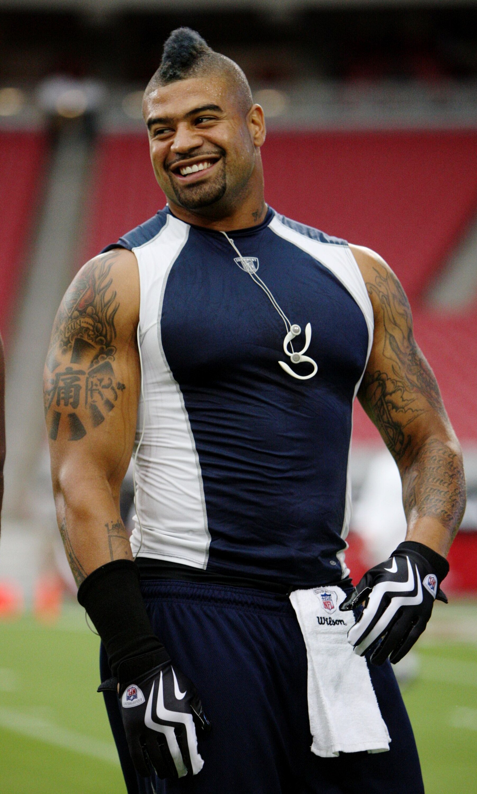 GLENDALE, ARIZONA - AUGUST 22:  Shawne Merriman #56 of the San Diego Chargers smiles before the game against  the Arizona Cardinals at the University of Phoenix Stadium on August 22, 2009 in Glendale, Arizona. (Photo by Christian Petersen/Getty Images)