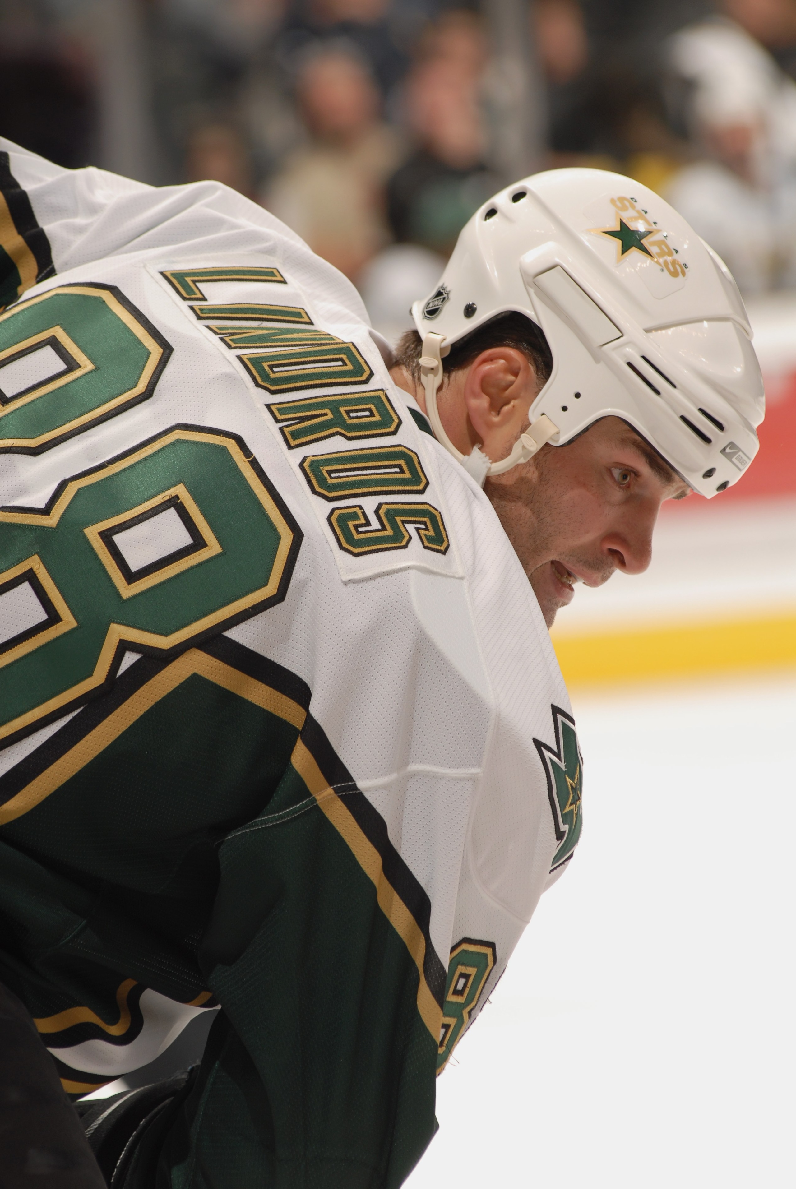 LOS ANGELES - OCTOBER 14:  Eric Lindros #88 of the Dallas Stars gets set for a face off during the NHL game against the Los Angeles Kings on October 14, 2006 at the Staples Center in Los Angeles, California. The Stars won 4-1.  (Photo by Juan Ocampo/Getty