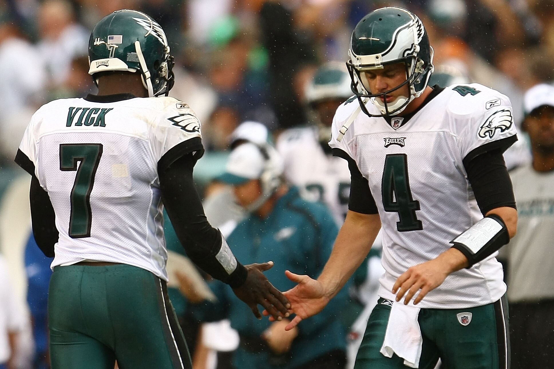 PHILADELPHIA - SEPTEMBER 27: Michael Vick #7 of the Philadelphia Eagles substitutes with team mate Kevin Kolb #4 against the Kansas City Chiefs on September 27, 2009 at Lincoln Financial Field in Philadelphia, Pennsylvania.  (Photo by Chris McGrath/Getty