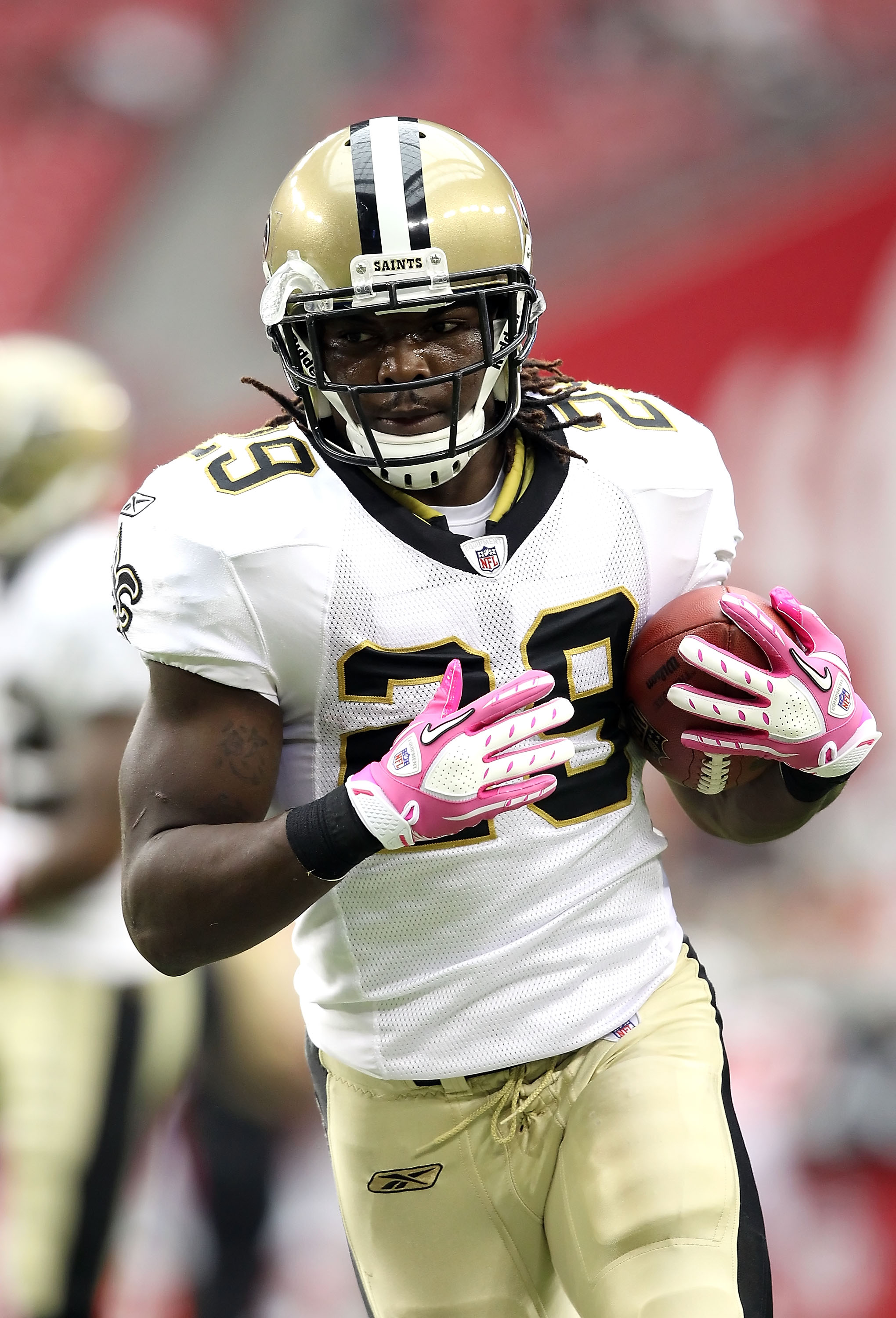 GLENDALE, AZ - OCTOBER 10:  Runningback Chris Ivory #29 of the New Orleans Saints warms up before the NFL game against the Arizona Cardinals at the University of Phoenix Stadium on October 10, 2010 in Glendale, Arizona.  (Photo by Christian Petersen/Getty