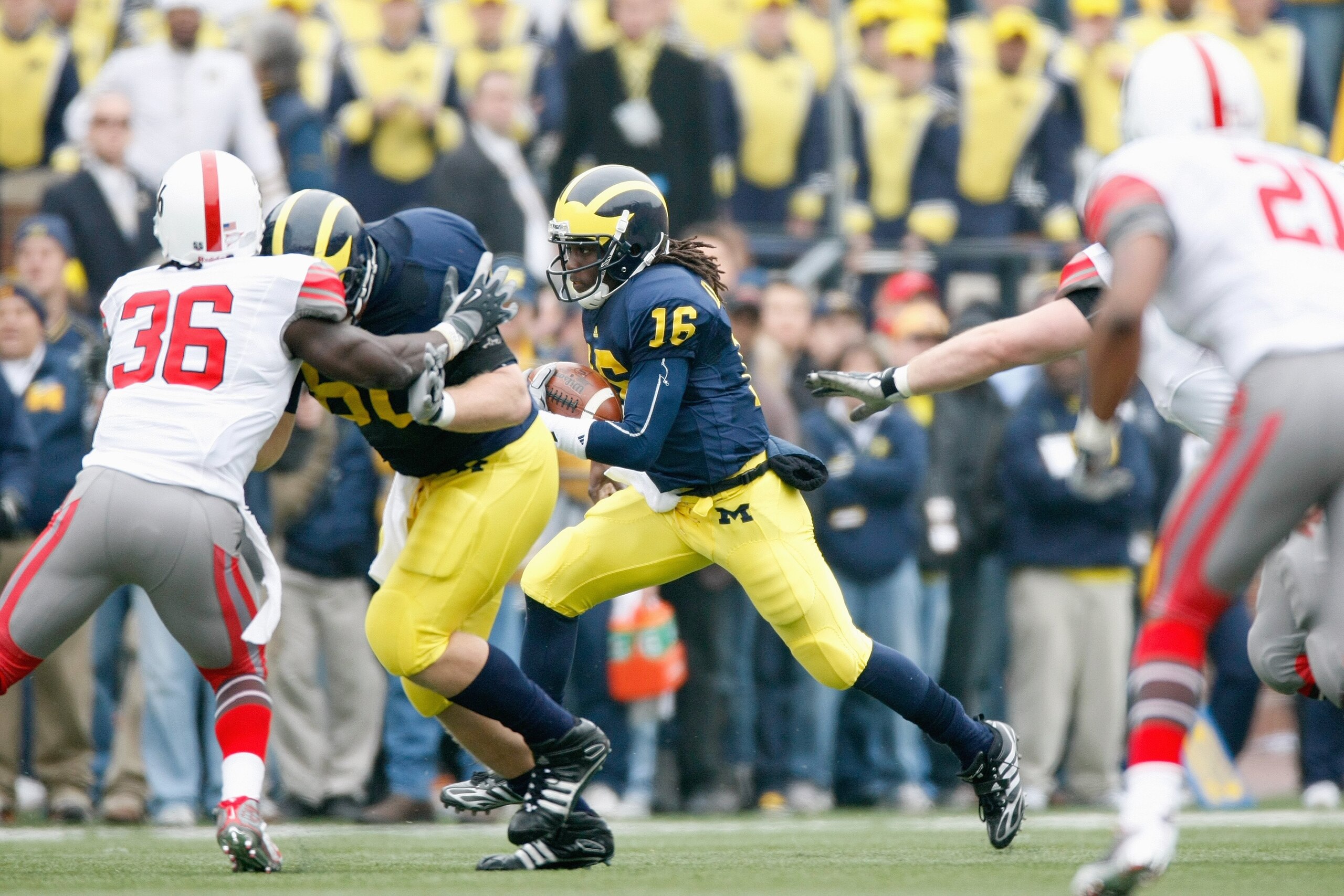ANN ARBOR, MI - NOVEMBER 21: Denard Robinson #16 of the Michigan Wolverines carries the ball during the game against the Ohio State Buckeyes on November 21, 2009 at Michigan Stadium in Ann Arbor, Michigan. Ohio State won the game 21-10. (Photo by Gregory