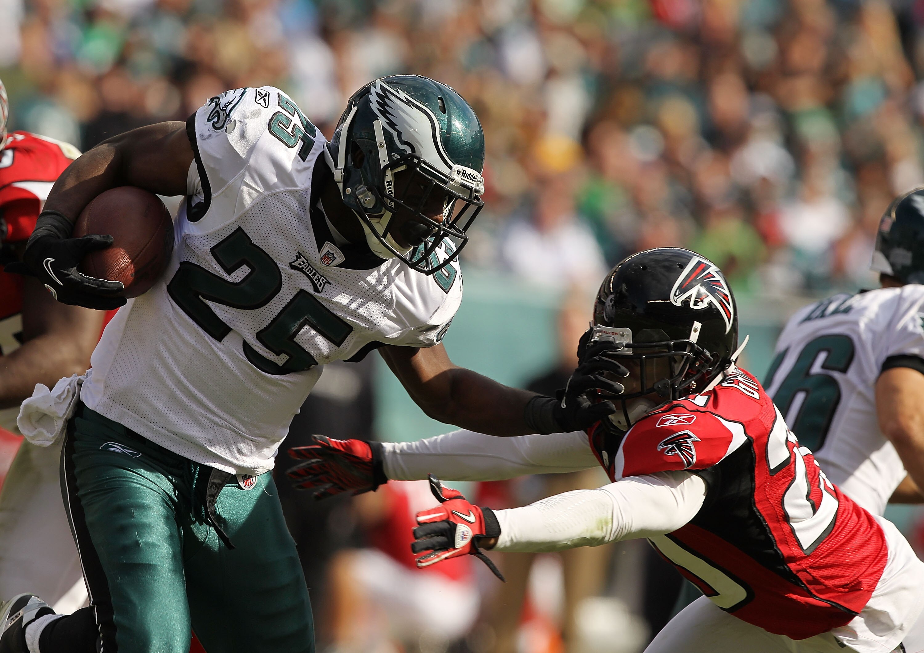 PHILADELPHIA - OCTOBER 17:  LeSean McCoy #25 of the Philadelphia Eagles runs against Brent Grimes #20 of the Atlanta Falcons during their game at Lincoln Financial Field on October 17, 2010 in Philadelphia, Pennsylvania.  (Photo by Al Bello/Getty Images)