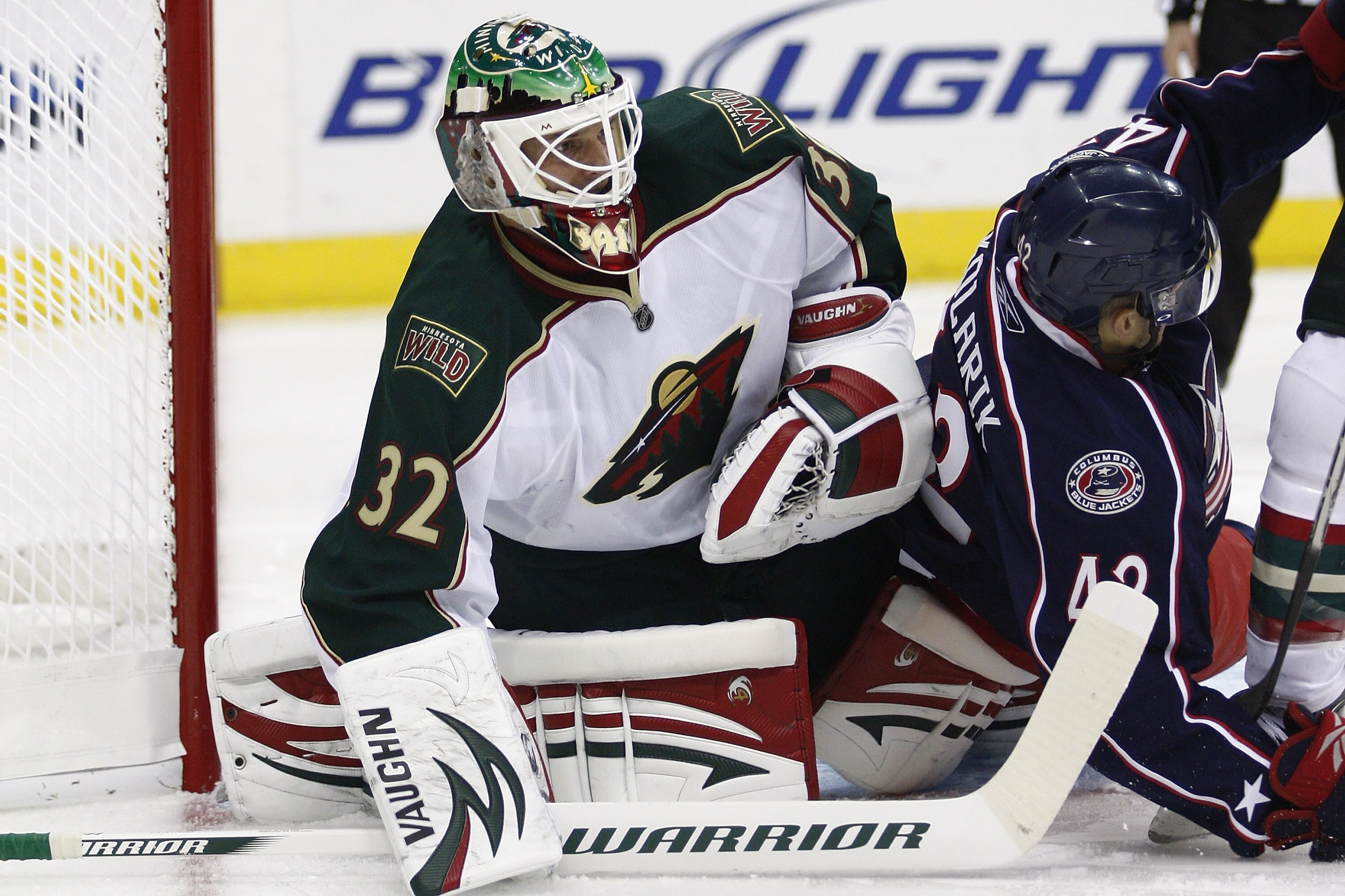 COLUMBUS,OH - SEPTEMBER 28: Niklas Backstrom #32 of the Minnesota Wild looks for the puck during the second period on September 28, 2010 at Nationwide Arena in Columbus, Ohio. (Photo by John Grieshop/Getty Images) COLUMBUS,OH - SEPTEMBER 28: Niklas Backstrom #32 of the Minnesota Wild looks for the puck during the second period on September 28, 2010 at Nationwide Arena in Columbus, Ohio. (Photo by John Grieshop/Getty Images)