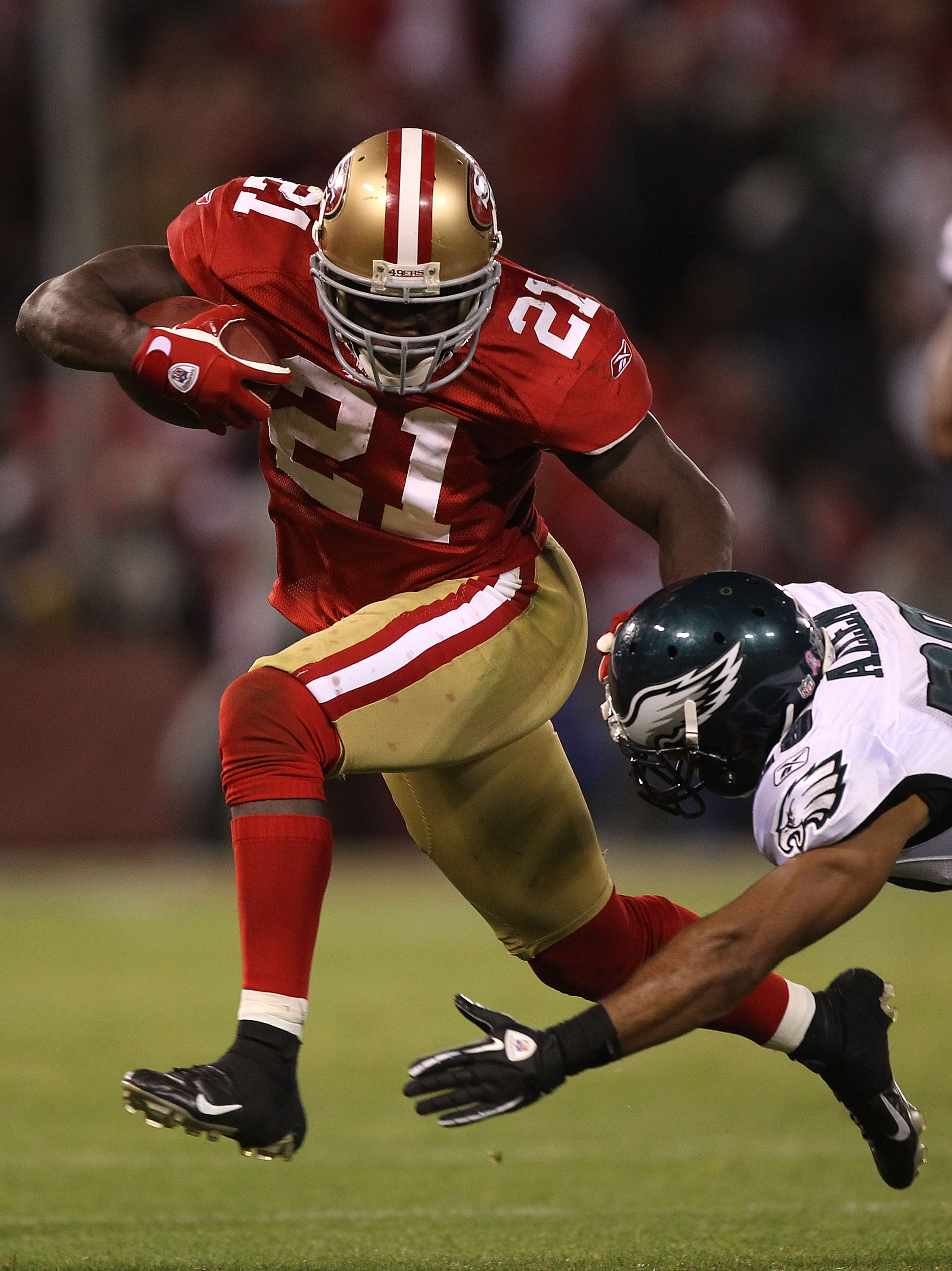 SAN FRANCISCO - OCTOBER 10:  Frank Gore #21 of the San Francisco 49ers runs against Nate Allen #29 of the Philadelphia Eagles during an NFL game at Candlestick Park on October 10, 2010 in San Francisco, California.  (Photo by Jed Jacobsohn/Getty Images)