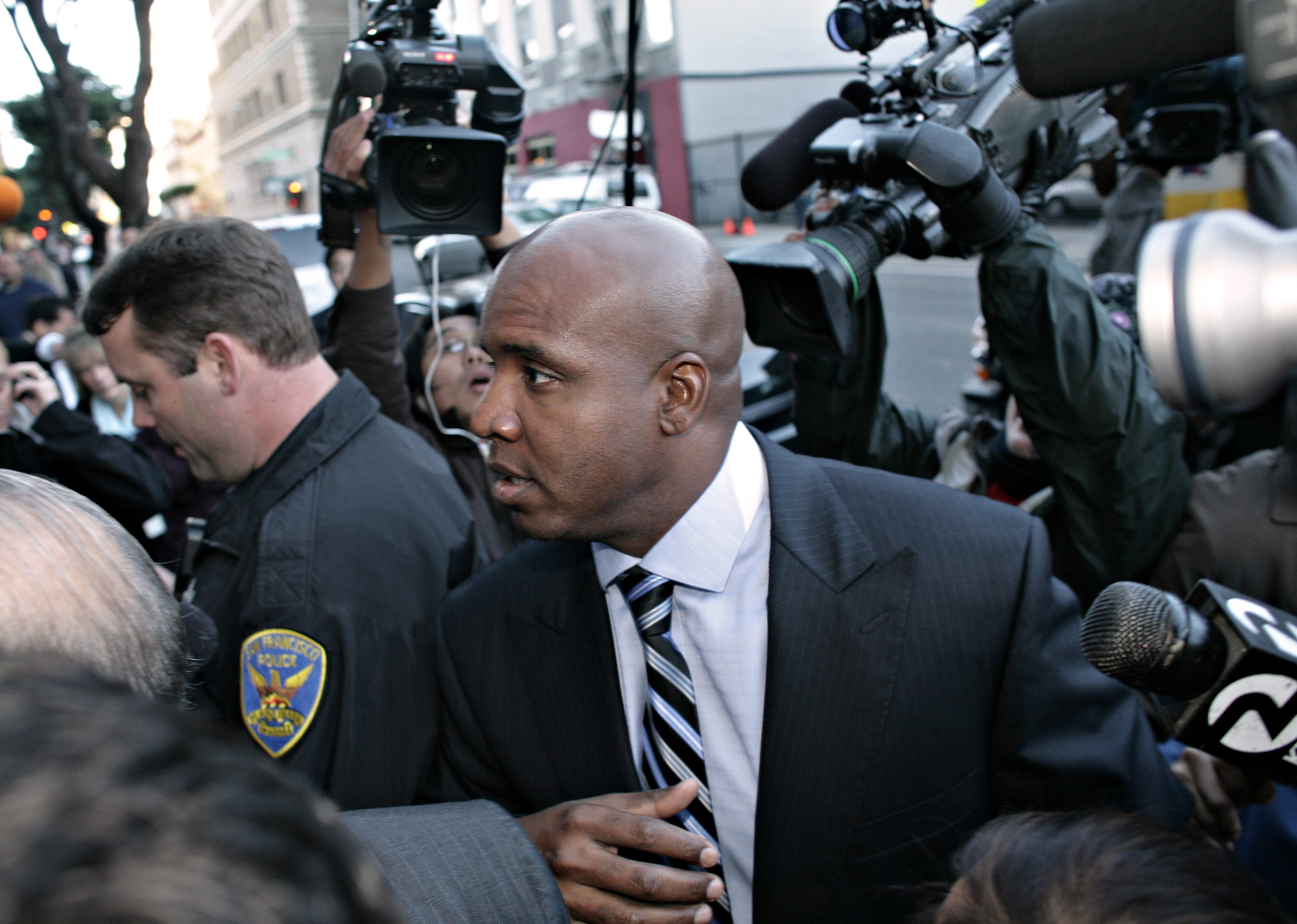 SAN FRANCISCO - DECEMBER 7:  Barry Bonds arrives at court to face charges of perjury and obstruction of jusitce for allegedly lying to a grand jury four years ago about his use of performance-enhancing drugs on December 7, 2007 at U.S. District Court in S