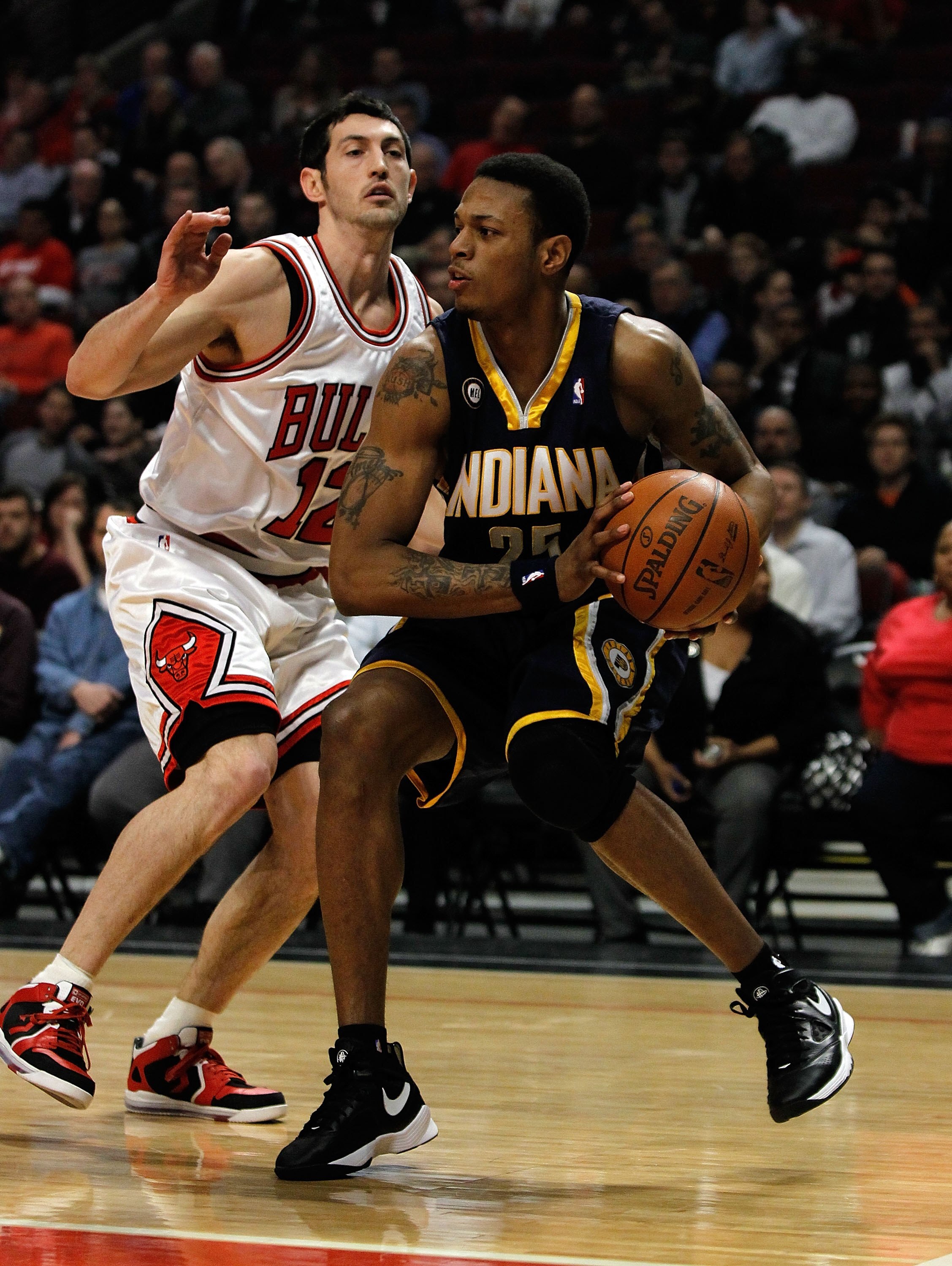 CHICAGO - FEBRUARY 24: Brandon Rush #25 of the Indiana Pacers moves around Kirk Hinrich #12 of the Chicago Bulls at the United Center on February 24, 2010 in Chicago, Illinois. The Bulls defeated the Pacers 120-110. NOTE TO USER: User expressly acknowledg