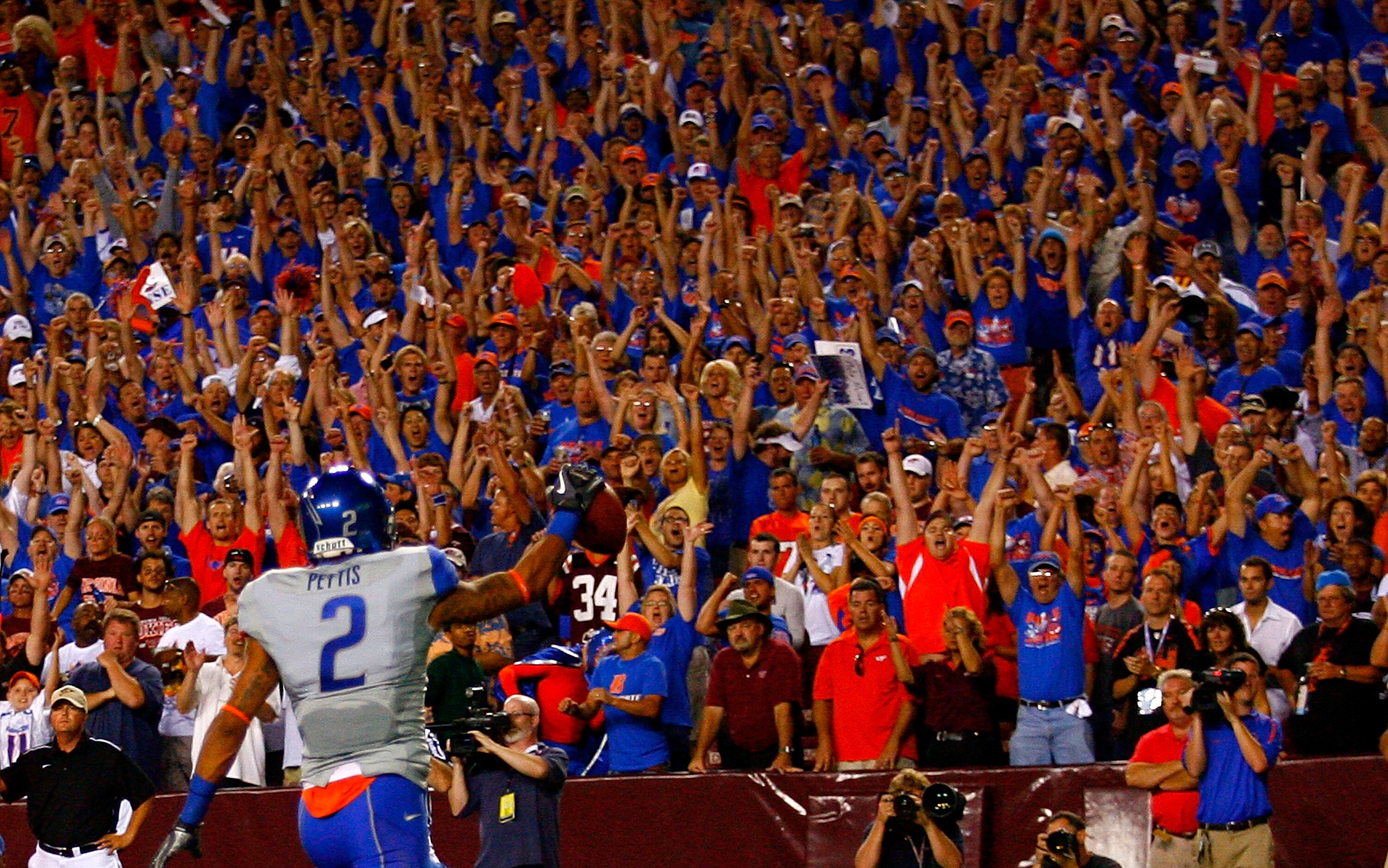 LANDOVER, MD - SEPTEMBER 06:  Boise State Broncos fans cheer after wide receiver Austin Pettis #2 scores a touchdown against the Virginia Tech Hokies at FedExField on September 6, 2010 in Landover, Maryland.  (Photo by Geoff Burke/Getty Images)