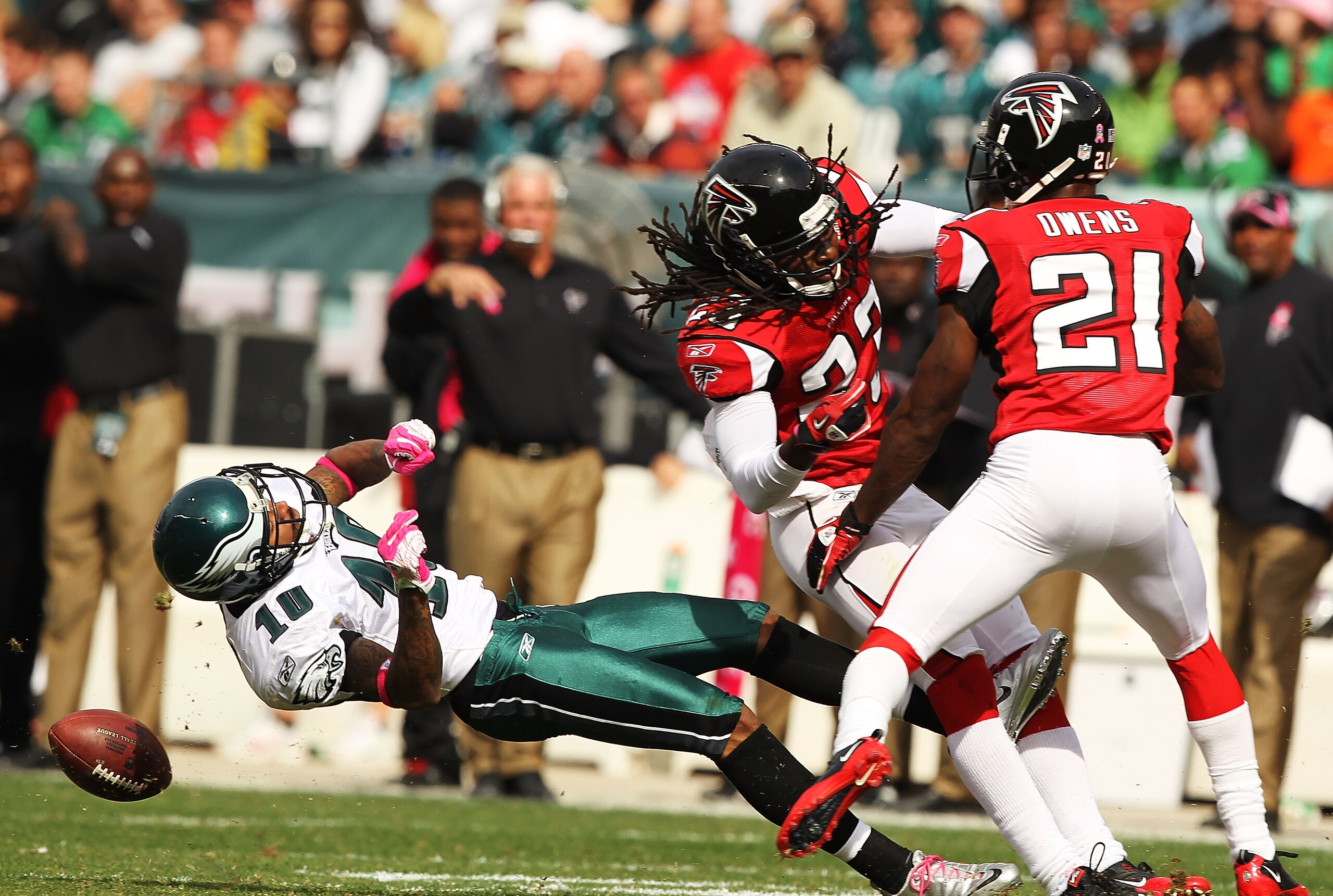 PHILADELPHIA - OCTOBER 17:  DeSean Jackson #10 of the Philadelphia Eagles is laid out by Dunta Robinson #23 of the Atlanta Falcons during their game at Lincoln Financial Field on October 17, 2010 in Philadelphia, Pennsylvania.  Both players were injured o