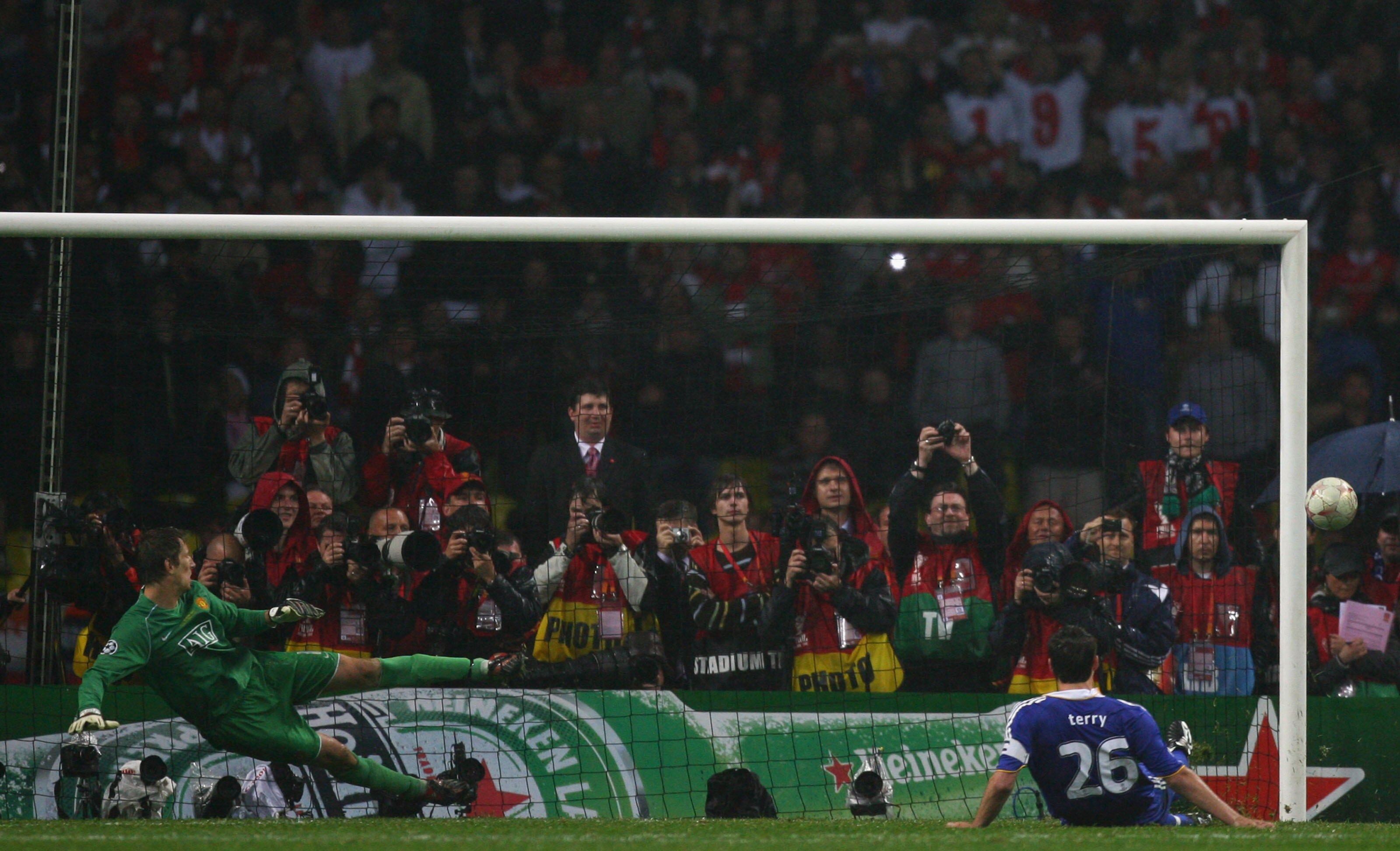 MOSCOW - MAY 21:  John Terry of Chelsea misses a penalty during the UEFA Champions League Final match between Manchester United and Chelsea at the Luzhniki Stadium on May 21, 2008 in Moscow, Russia.  (Photo by Alex Livesey/Getty Images)