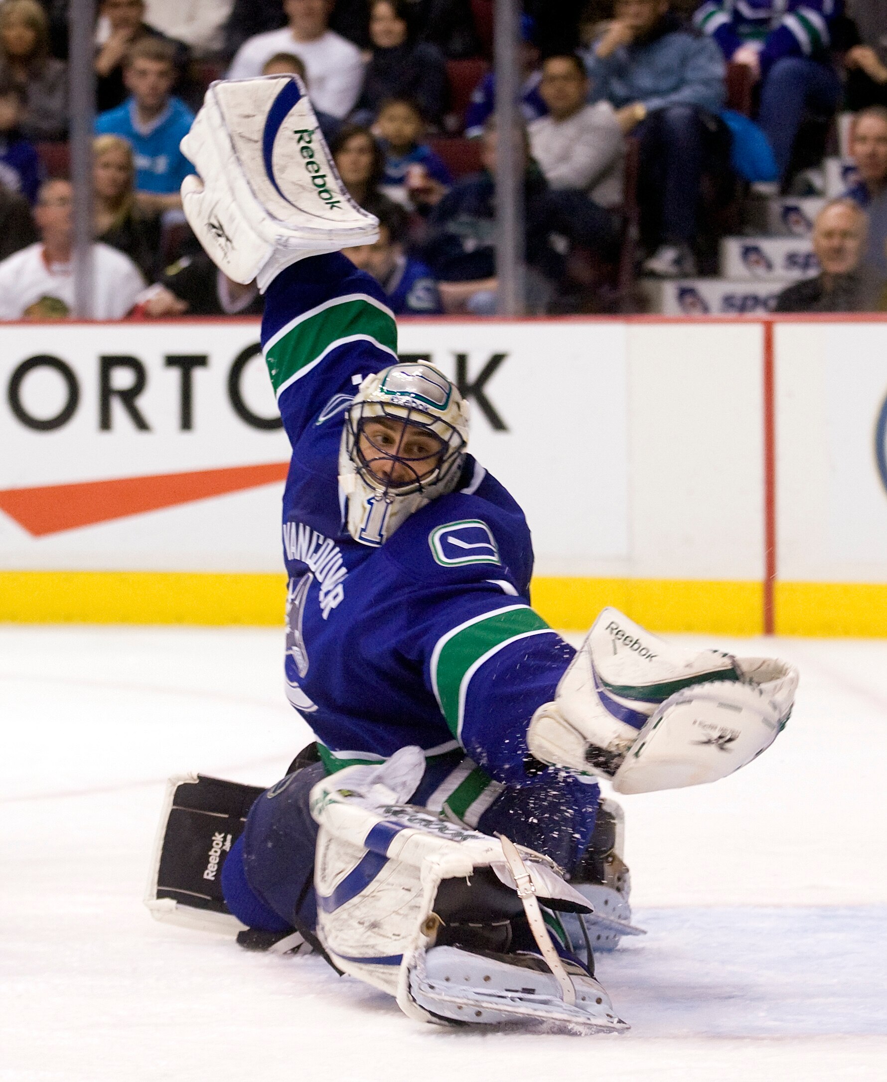 VANCOUVER, CANADA - JANUARY 23: Goalie Roberto Luongo #1 of the Vancouver Canucks reaches out to make a glove save during the third period of NHL action against the Chicago Blackhawks on January 23, 2010 at General Motors Place in Vancouver, British Colum