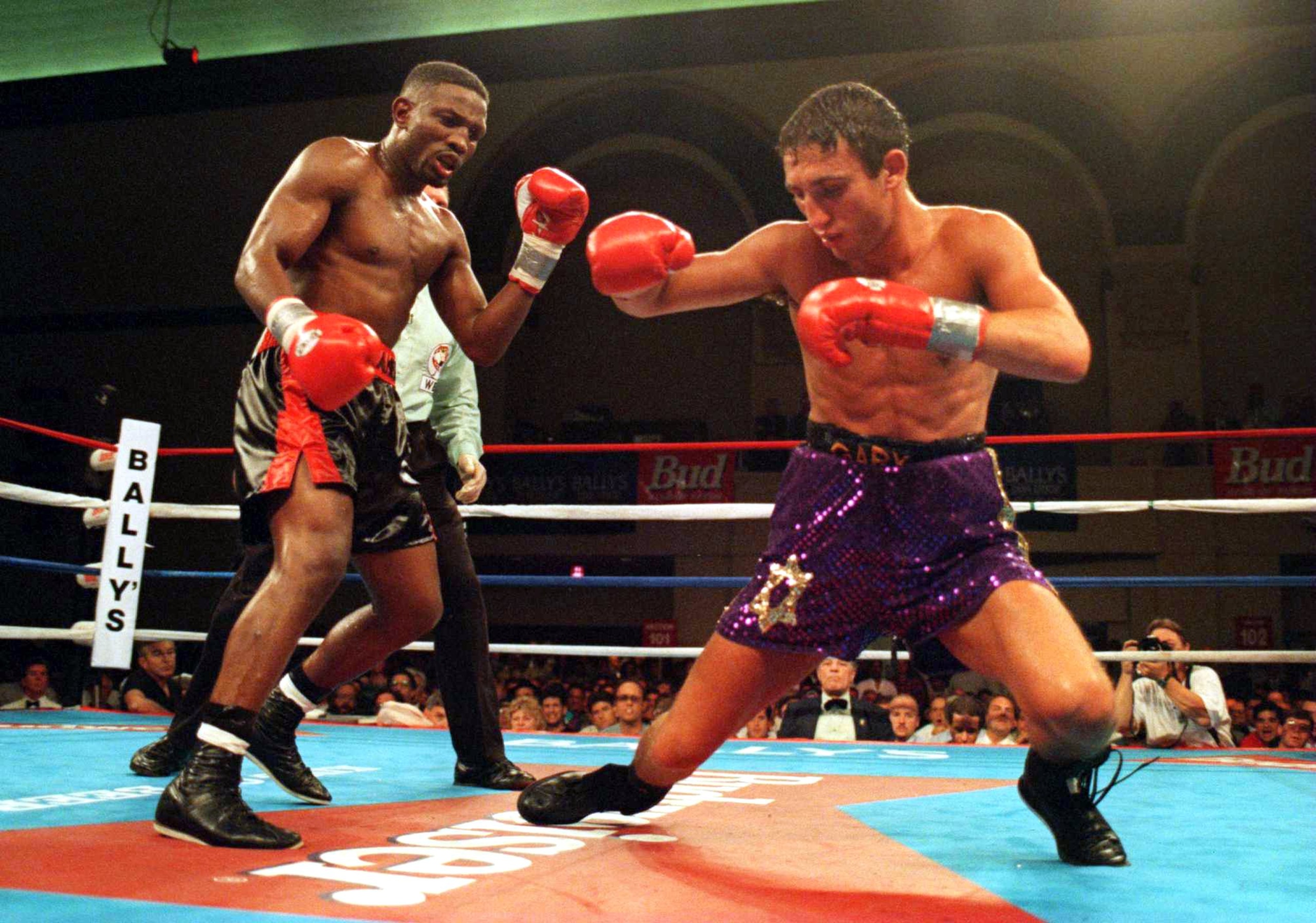 26 AUG 1995:   GARY JACOBS OF SCOTLAND HEADS FOR THE CANVAS AFTER TAKING A PUNCH FROM PERNELL WHITAKER OF THE USA IN THE 12TH ROUND OF THEIR BOUT IN ATLANTIC CITY, NEW JERSEY.  JACOBS WAS SAVED BY THE BELL, BUT WHITAKER WON THE FIGHT BY UNANIMOUS DECISION