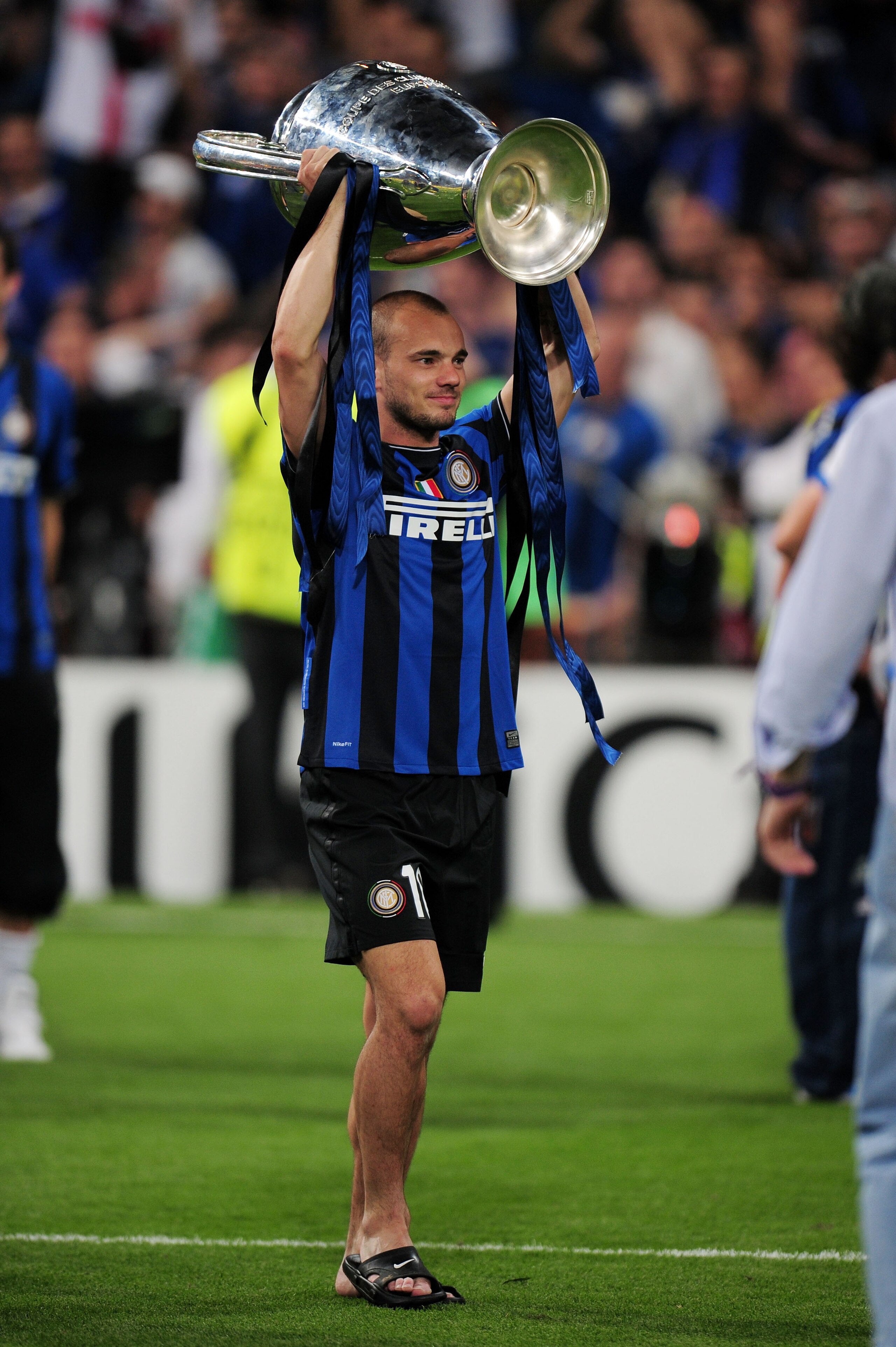 MADRID, SPAIN - MAY 22: Wesley Sneijder of Inter Milan celebrates victory after the UEFA Champions League Final match between FC Bayern Muenchen and Inter Milan at the Estadio Santiago Bernabeu on May 22, 2010 in Madrid, Spain. (Photo by Shaun Botterill MADRID, SPAIN - MAY 22: Wesley Sneijder of Inter Milan celebrates victory after the UEFA Champions League Final match between FC Bayern Muenchen and Inter Milan at the Estadio Santiago Bernabeu on May 22, 2010 in Madrid, Spain. (Photo by Shaun Botterill