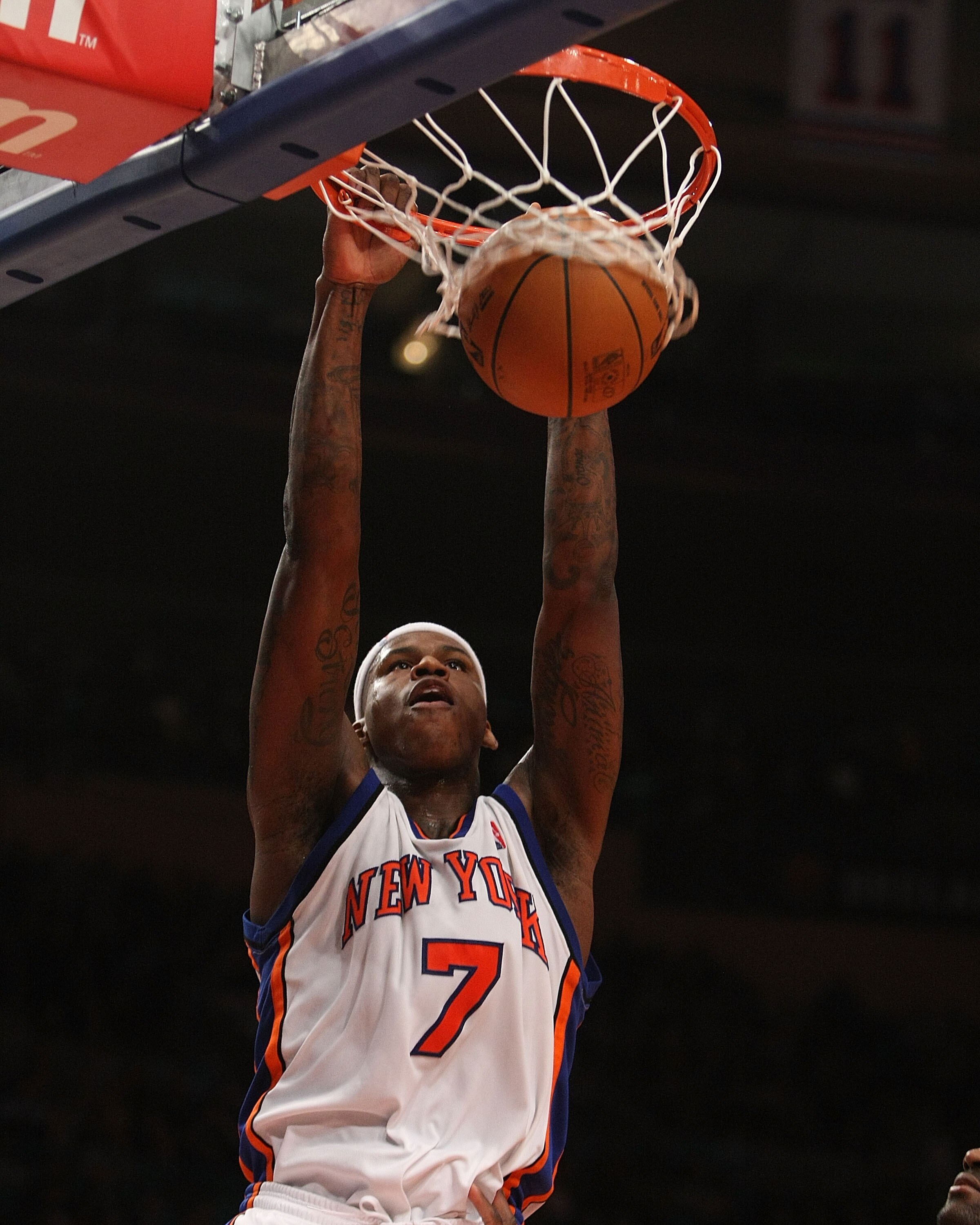 NEW YORK - DECEMBER 07:  Al Harrington #7 of the New York Knicks dunks the ball against the Portland Trail Blazers at Madison Square Garden on December 7, 2009 in New York, New York. NOTE TO USER: User expressly acknowledges and agrees that, by downloadin