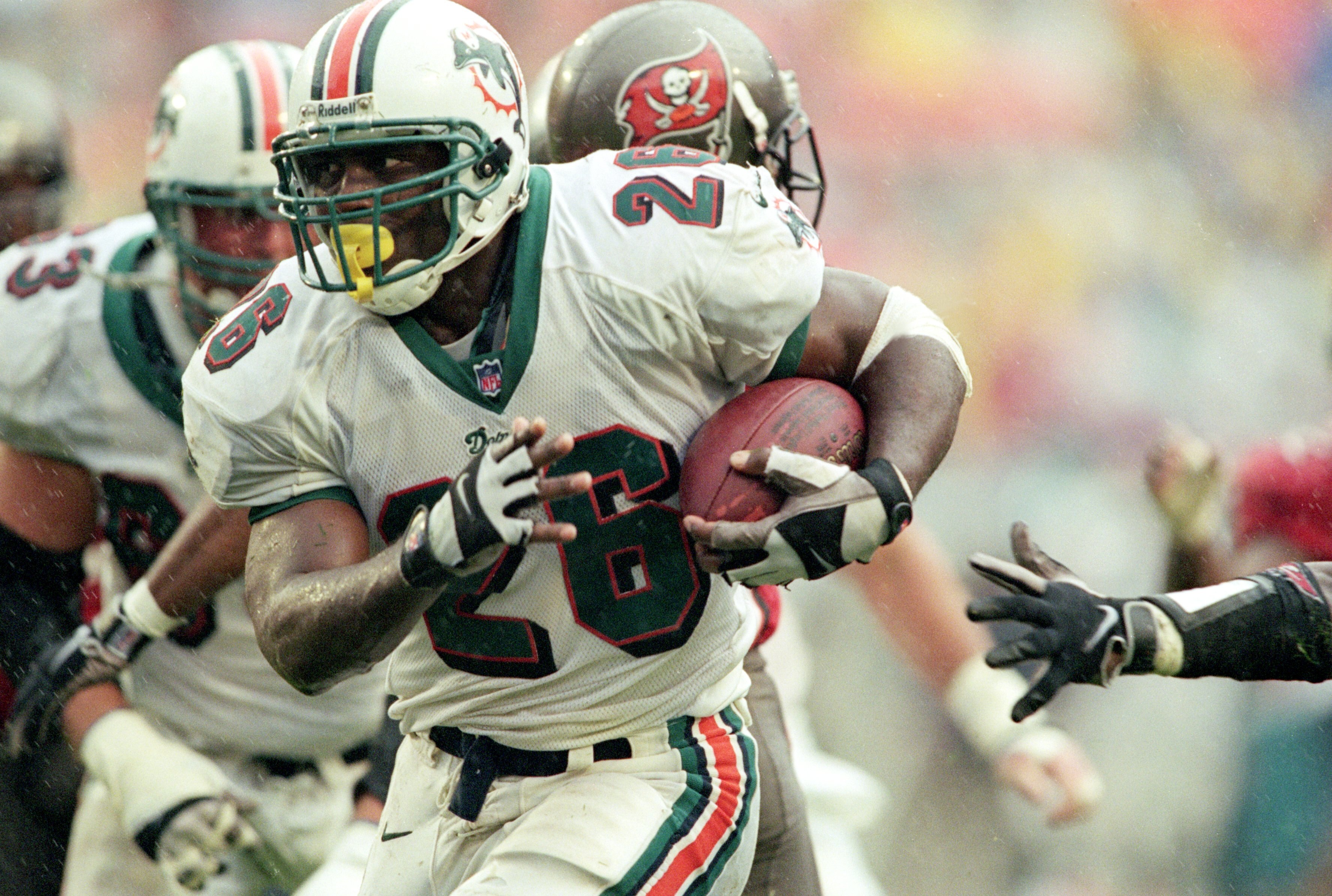 10 Dec 2000:  Lamar Smith #26 of the Miami Dolphins moves with the ball during the game against the Tampa Bay Buccaneers at the Pro Players Stadium in Miami, Florida. The Buccaneers defeated the Dolphins 16-13.Mandatory Credit: Andy Lyons  /Allsport