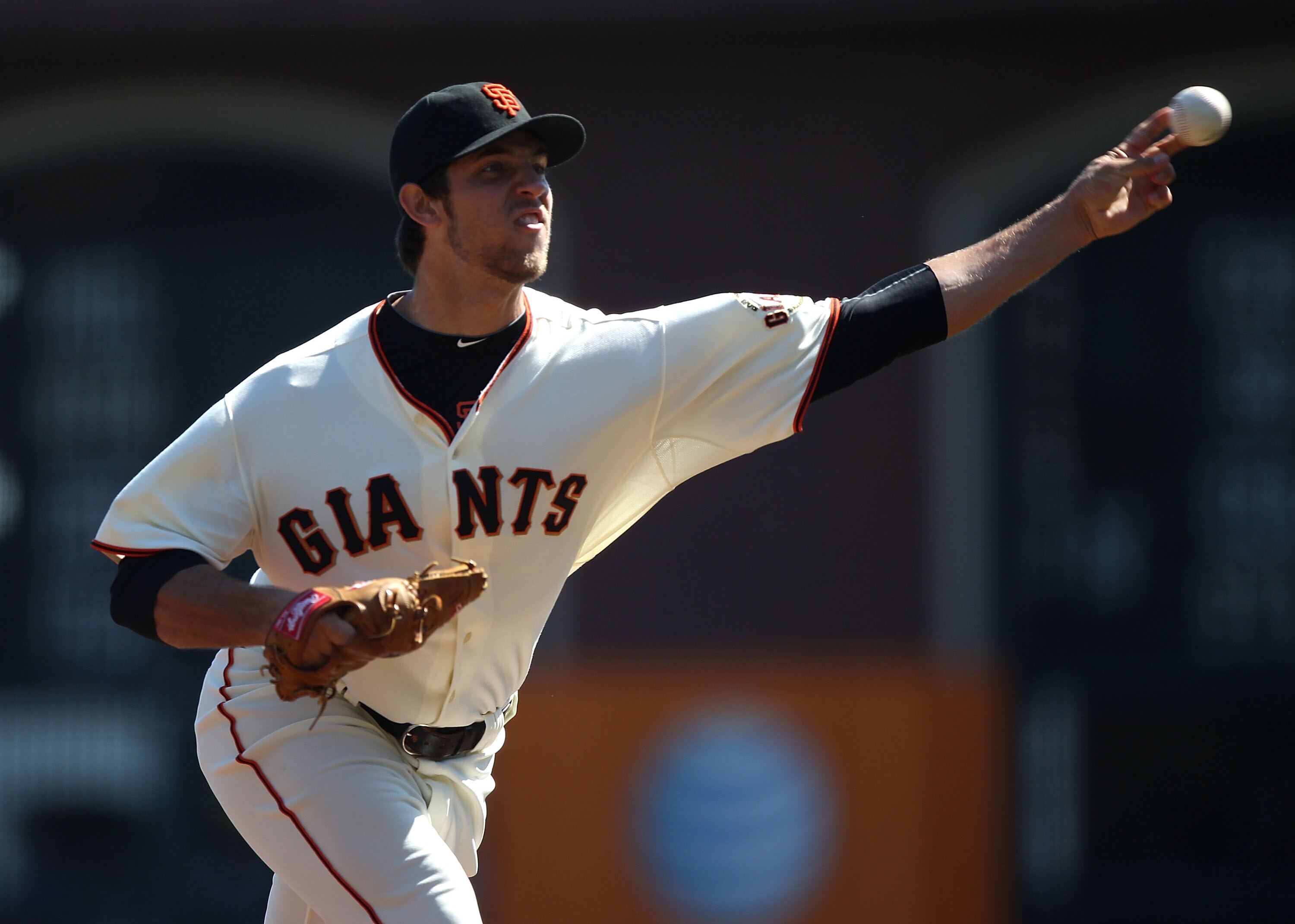 SAN FRANCISCO - SEPTEMBER 30:  Madison Bumgarner #40 of the San Francisco Giants pitches against the Arizona Diamondbacks during a Major League Baseball game at AT&T Park on September 30, 2010 in San Francisco, California. (Photo by Jed Jacobsohn/Getty Im