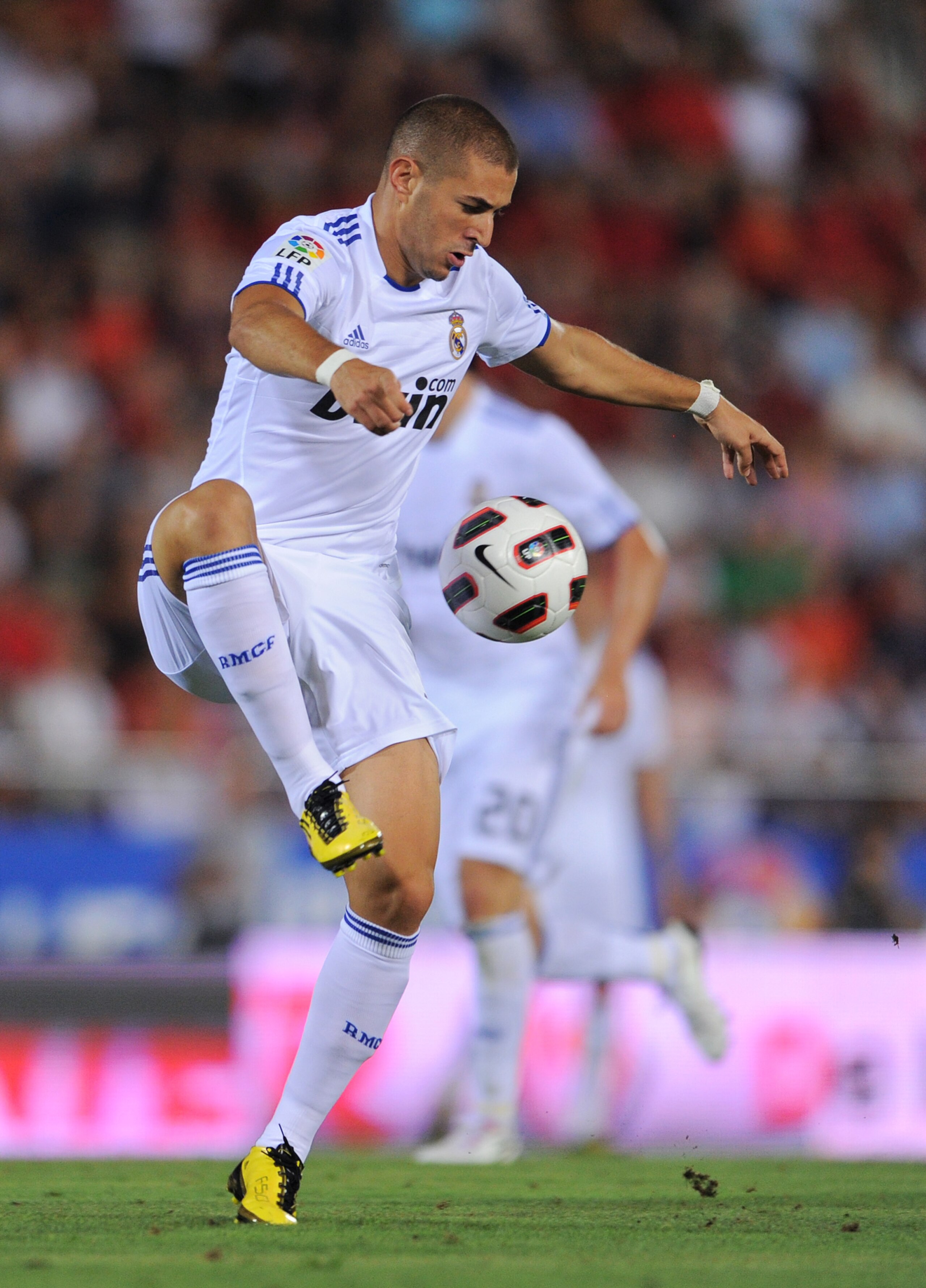 PALMA DE MALLORCA, SPAIN - AUGUST 29:  Karim Benzema of Real Madrid controls the ball during the La Liga match between Mallorca and Real Madrid at the ONO Estadio on August 29, 2010 in Palma de Mallorca, Spain. The match ended in a 0-0 draw.  (Photo by Ja