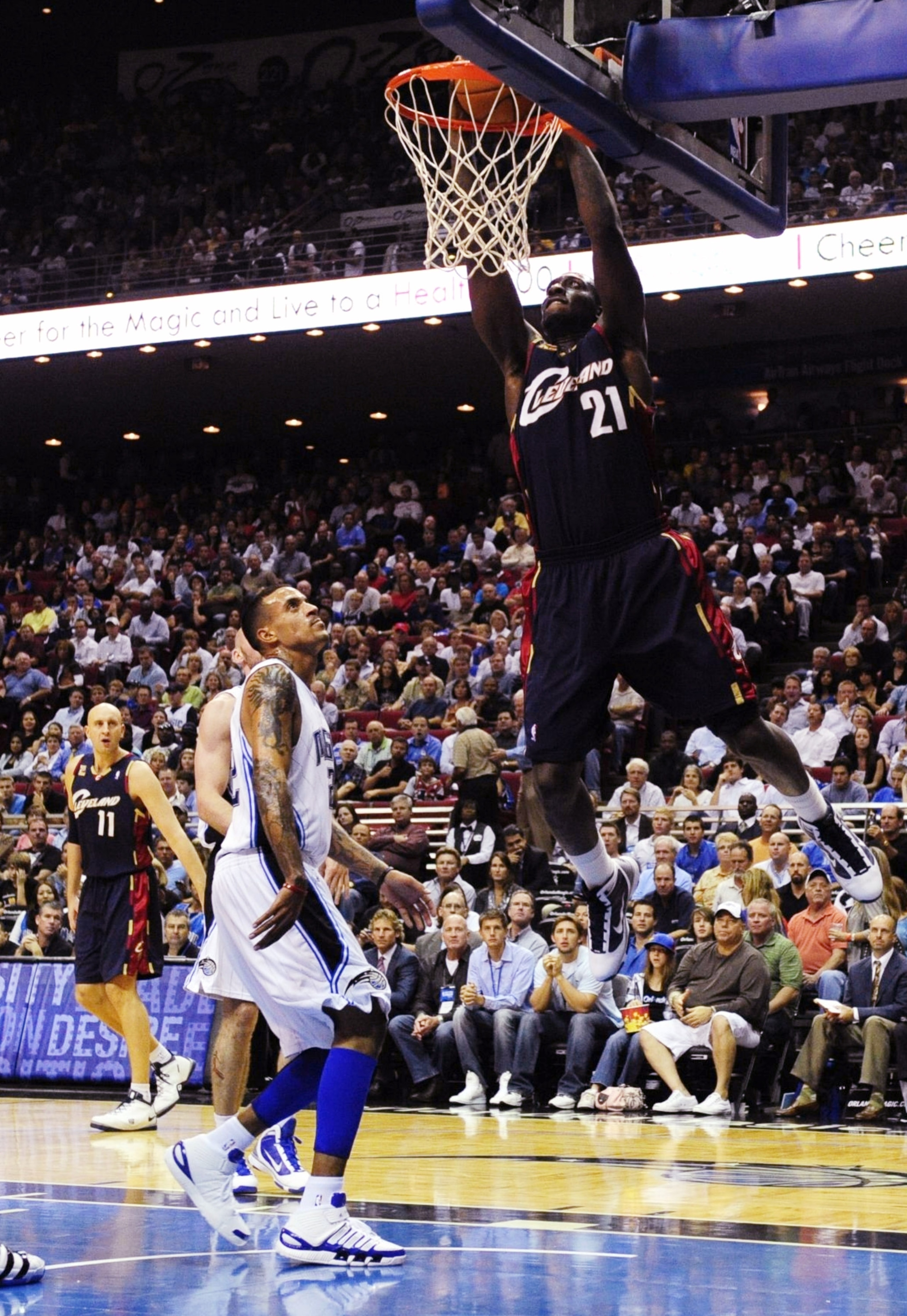 ORLANDO, FL - NOVEMBER 11:  J.J. Hickson #21 of the Cleveland Cavaliers dunks as Matt Barnes #22 of the Orlando Magic looks on during the game on November 11, 2009 at Amway Arena in Orlando, Florida. NOTE TO USER: User expressly acknowledges and agrees th