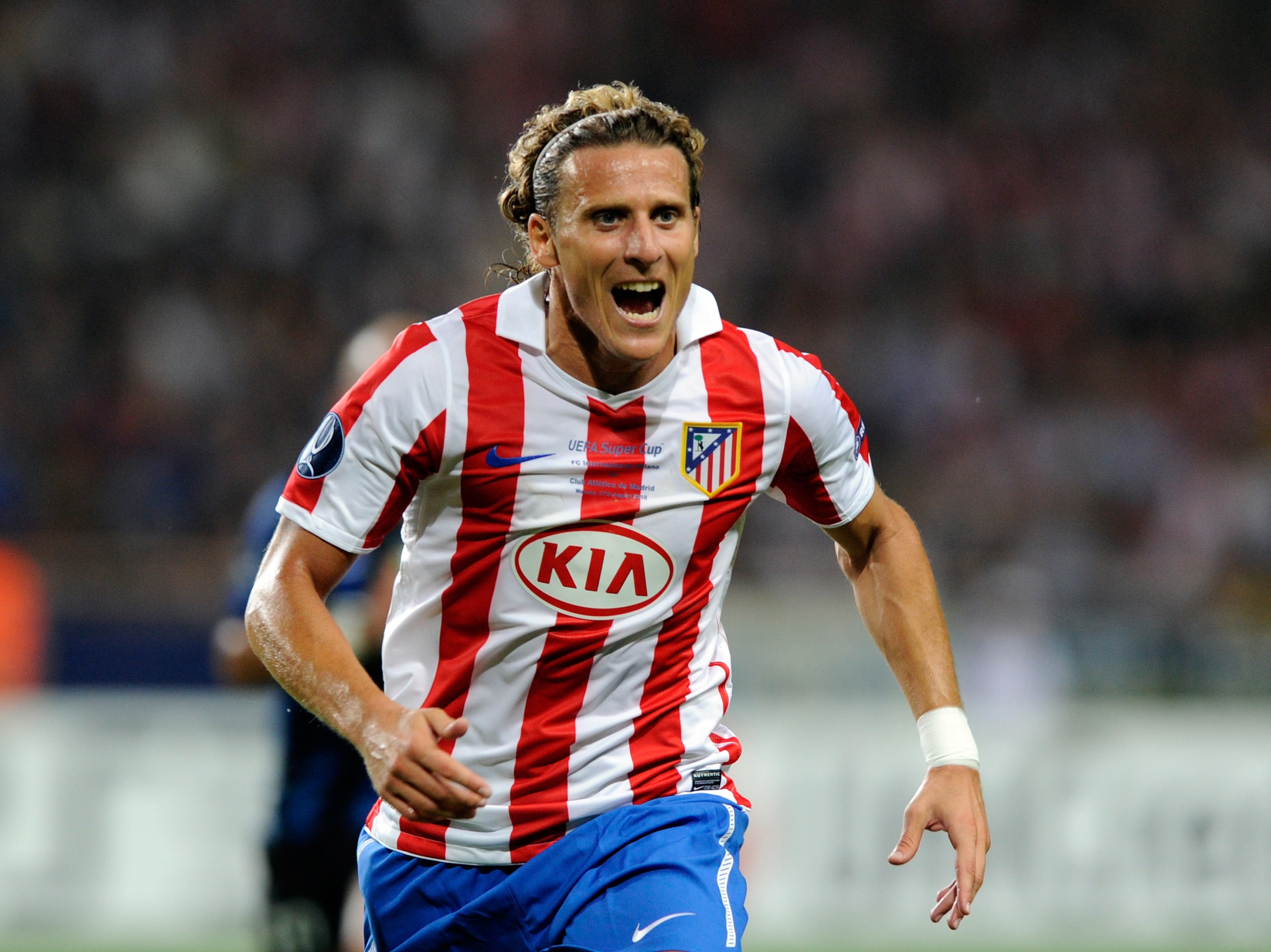 MONACO - AUGUST 27:  Diego Forlan of Atletico Madrid competes for the ball during the UEFA Super Cup between Inter and Atletico Madrid at Louis II Stadium on August 27, 2010 in Monaco, Monaco.  (Photo by Claudio Villa/Getty Images)