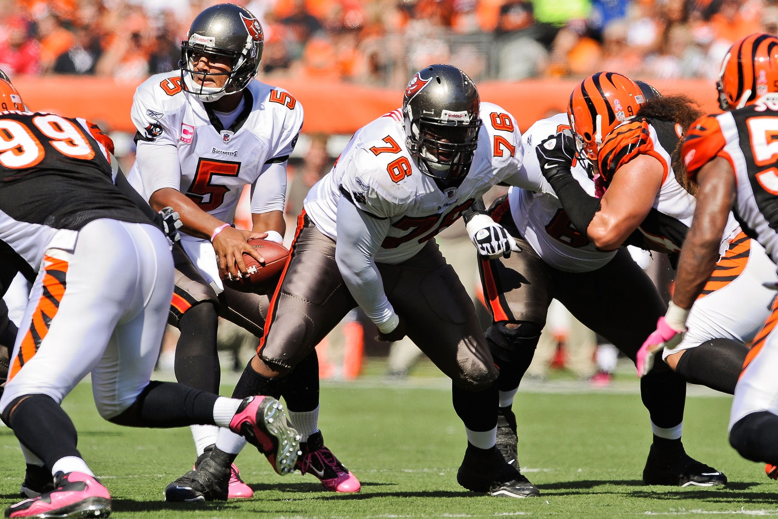 CINCINNATI, OH - OCTOBER 10: Jeremy Zuttah #76 of the Tampa Bay Buccaneers blocks against the Cincinnati Bengals at Paul Brown Stadium on October 10, 2010 in Cincinnati, Ohio. (Photo by Jamie Sabau/Getty Images)