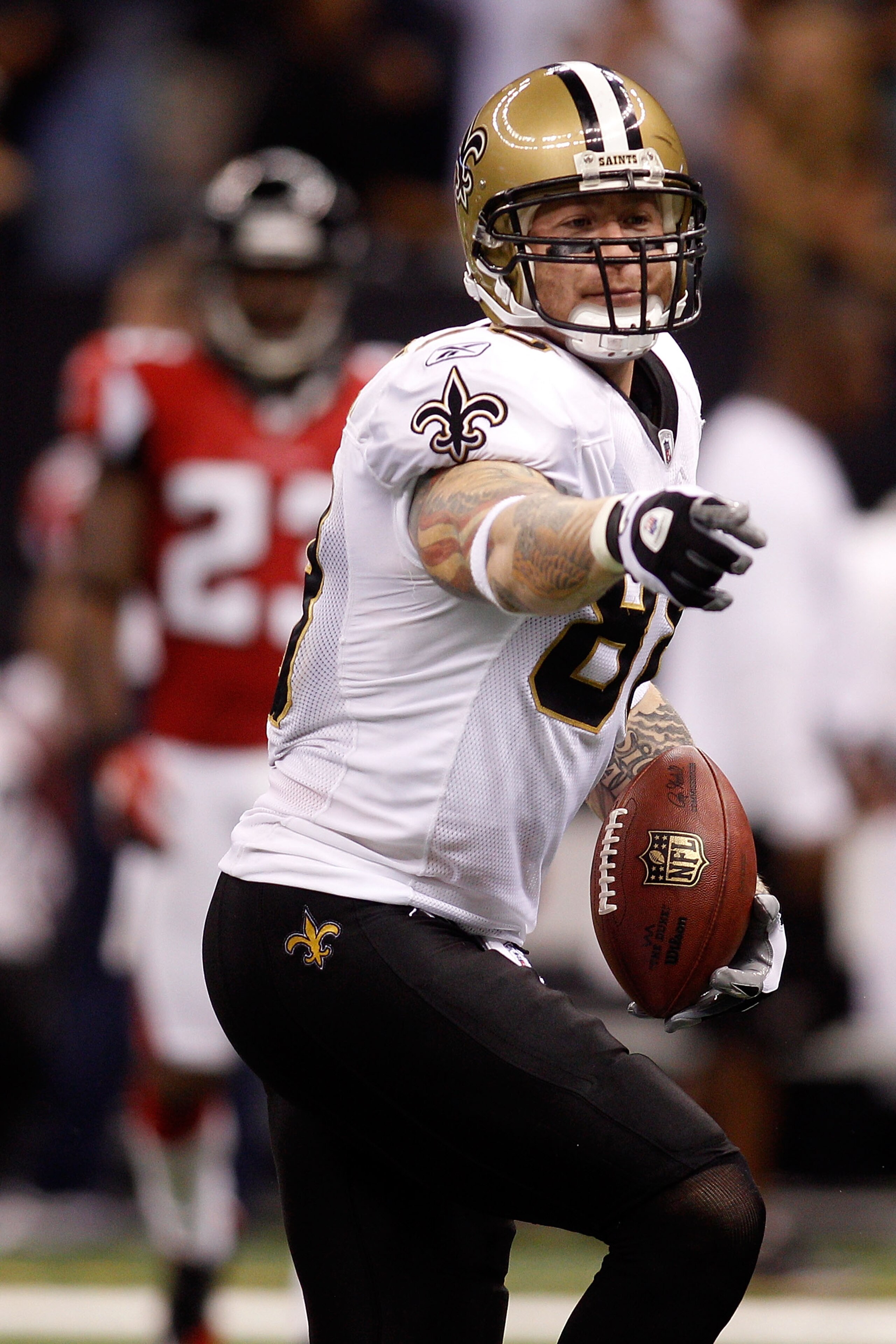 NEW ORLEANS - SEPTEMBER 26:  Jeremy Shockey #88 of the New Orleans Saints looks for a flag from an official after making a catch for a first down during the game against the Atlanta Falcons at the Louisiana Superdome on September 26, 2010 in New Orleans, 
