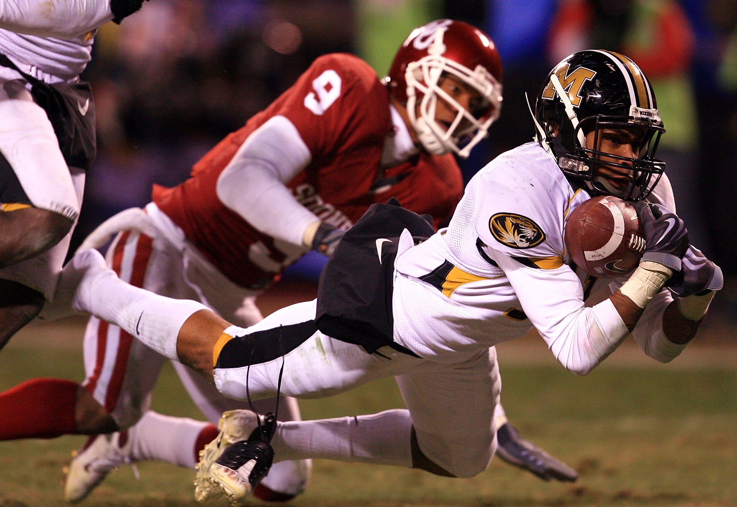 KANSAS CITY, MO - DECEMBER 06:  Tru Vaughns #11 of the Missouri Tigers nearly intercepts a pass intended for Juaquin Iglesias #9 of the Oklahoma Sooners during the Big 12 Championship game on December 6, 2008 at Arrowhead Stadium in Kansas City, Missouri.