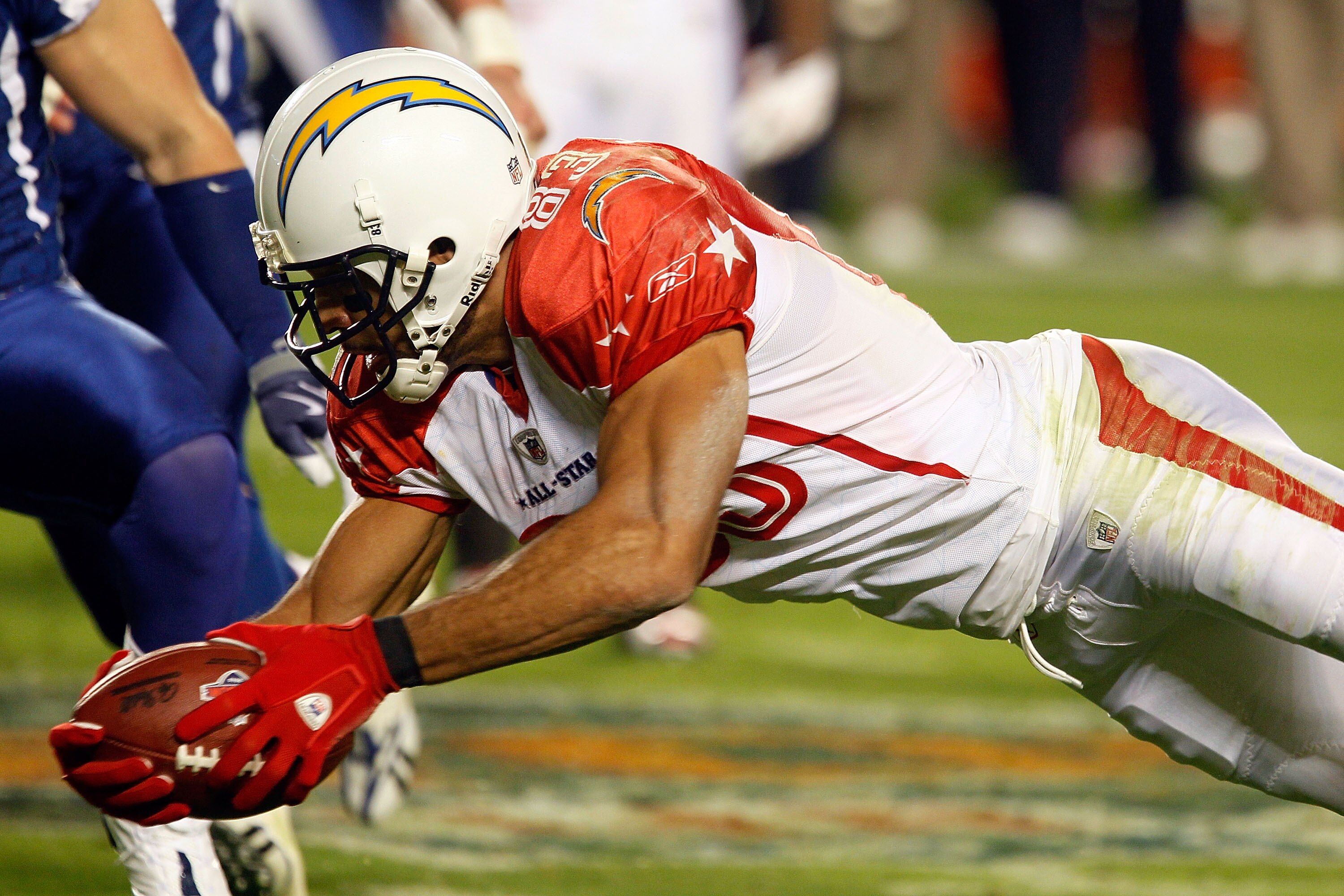 MIAMI GARDENS, FL - JANUARY 31:  Vincent Jackson- of the San Diego Charges dives for yardage during the 2010 AFC-NFC Pro Bowl at Sun Life Stadium on January 31, 2010 in Miami Gardens, Florida.  (Photo by Scott Halleran/Getty Images)
