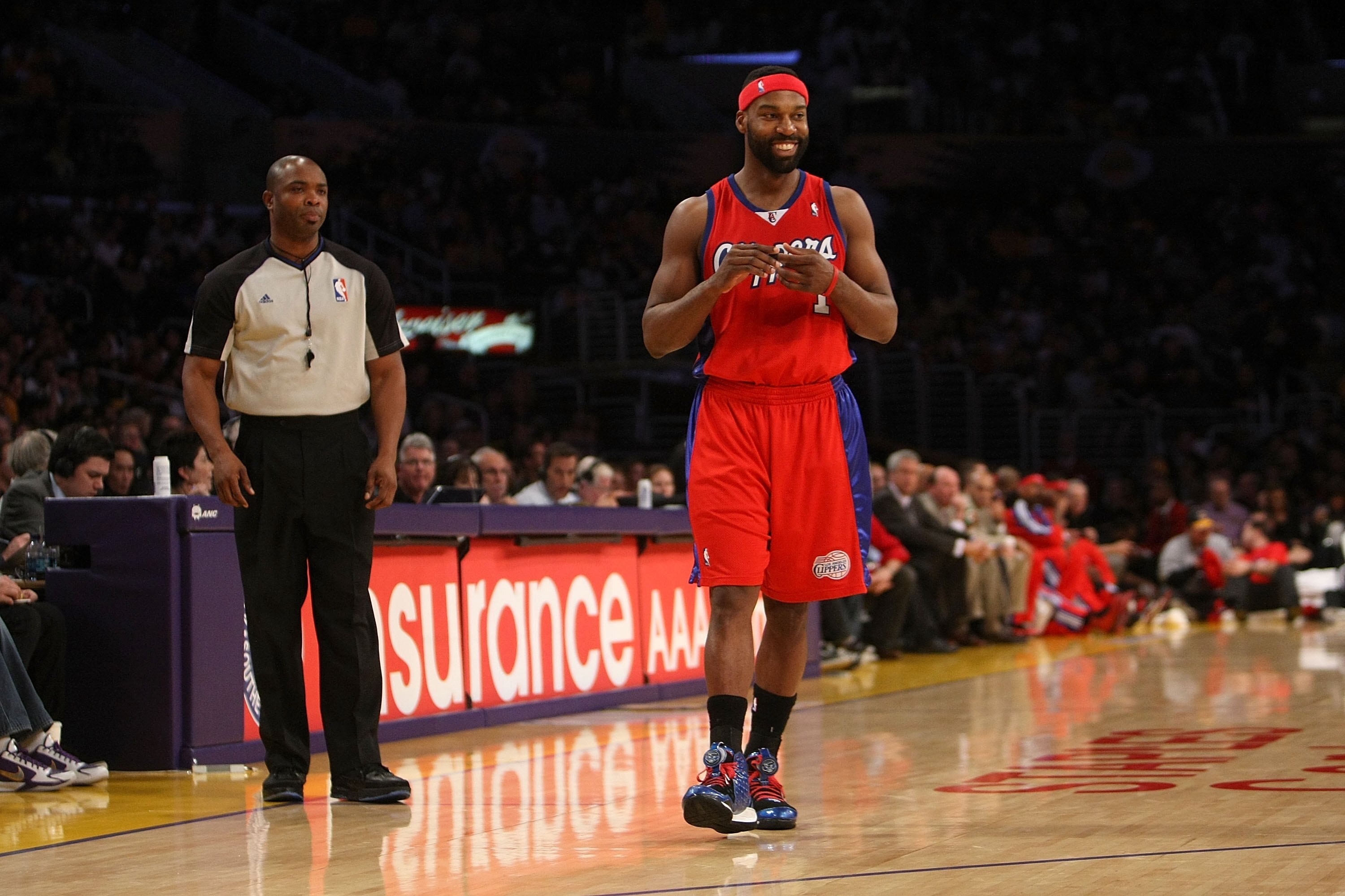 LOS ANGELES, CA - JANUARY 15:  Baron Davis #1 of the Los Angeles Clippers smiles on the court during the game against the Los Angeles Lakers on January 15, 2010 at Staples Center in Los Angeles, California. The Lakers won 126-86. NOTE TO USER: User expres