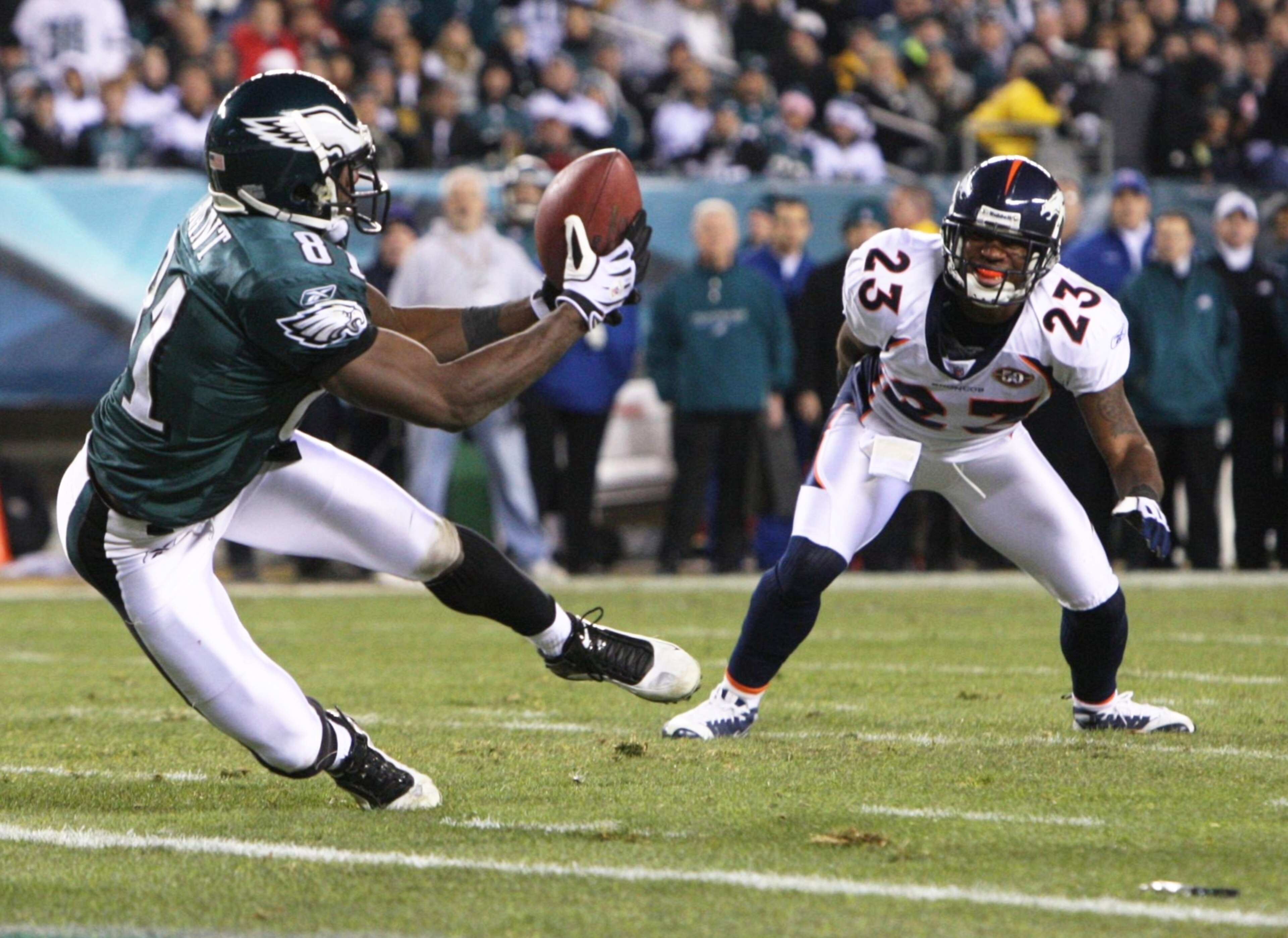 PHILADELPHIA - DECEMBER 27 : Jason Avant #81 of the Philadelphia Eagles catches a touchdown in the third quarter against Renaldo Hill #23 of the Denver Broncos at Lincoln Financial Field on December 27, 2009 in Philadelphia, Pennsylvania. (Photo by Jim Mc