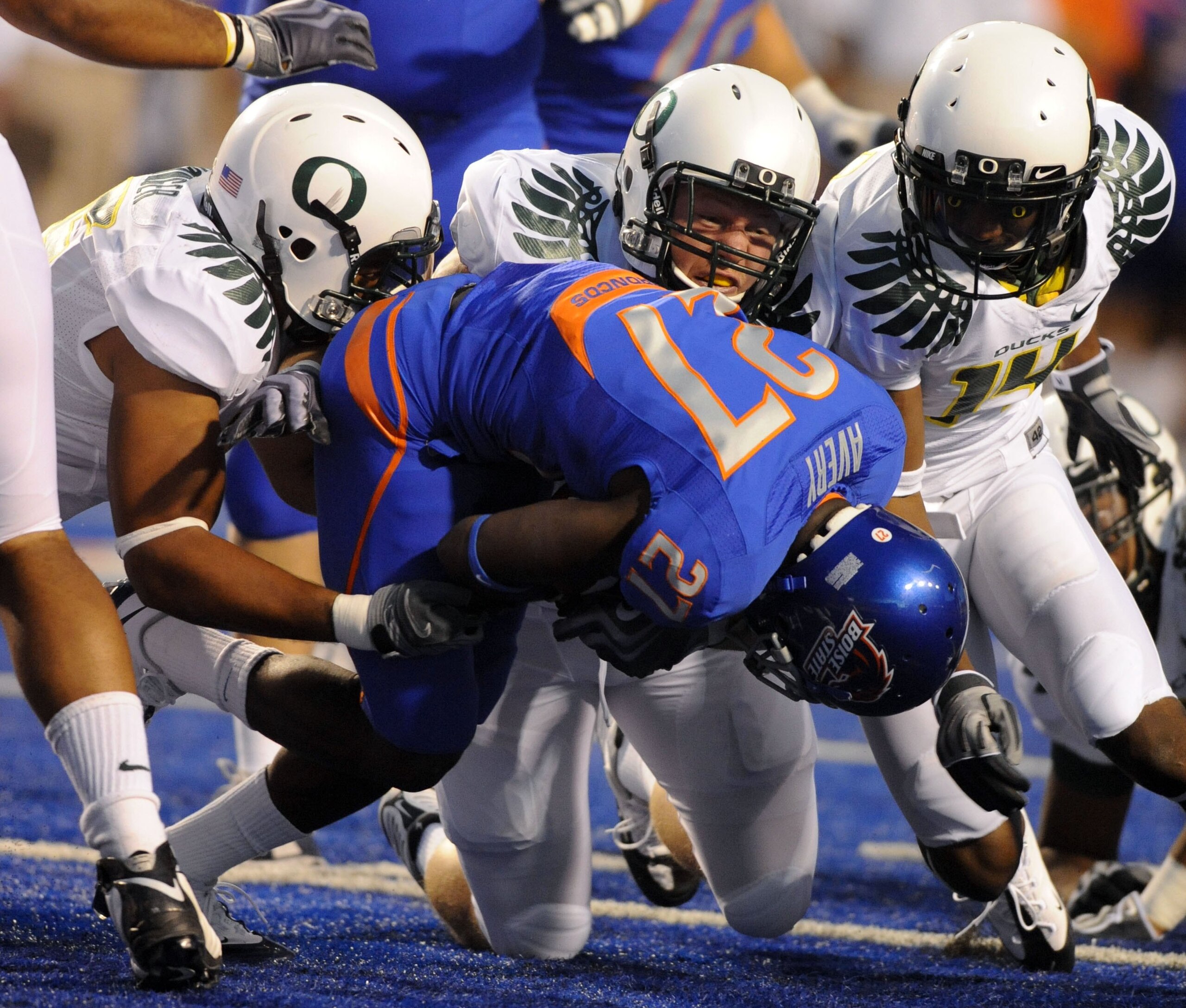 BOISE, ID - SEPTEMBER 3: Linebacker Spencer Paysinger #35, defensive lineman Brandon Bair #88 and safety Javes Lewis #14 of the Oregon Ducks gang up to tackle running back Jeremy Avery #27 of the Boise State Broncos in the second quarter of the game on Se BOISE, ID - SEPTEMBER 3: Linebacker Spencer Paysinger #35, defensive lineman Brandon Bair #88 and safety Javes Lewis #14 of the Oregon Ducks gang up to tackle running back Jeremy Avery #27 of the Boise State Broncos in the second quarter of the game on Se