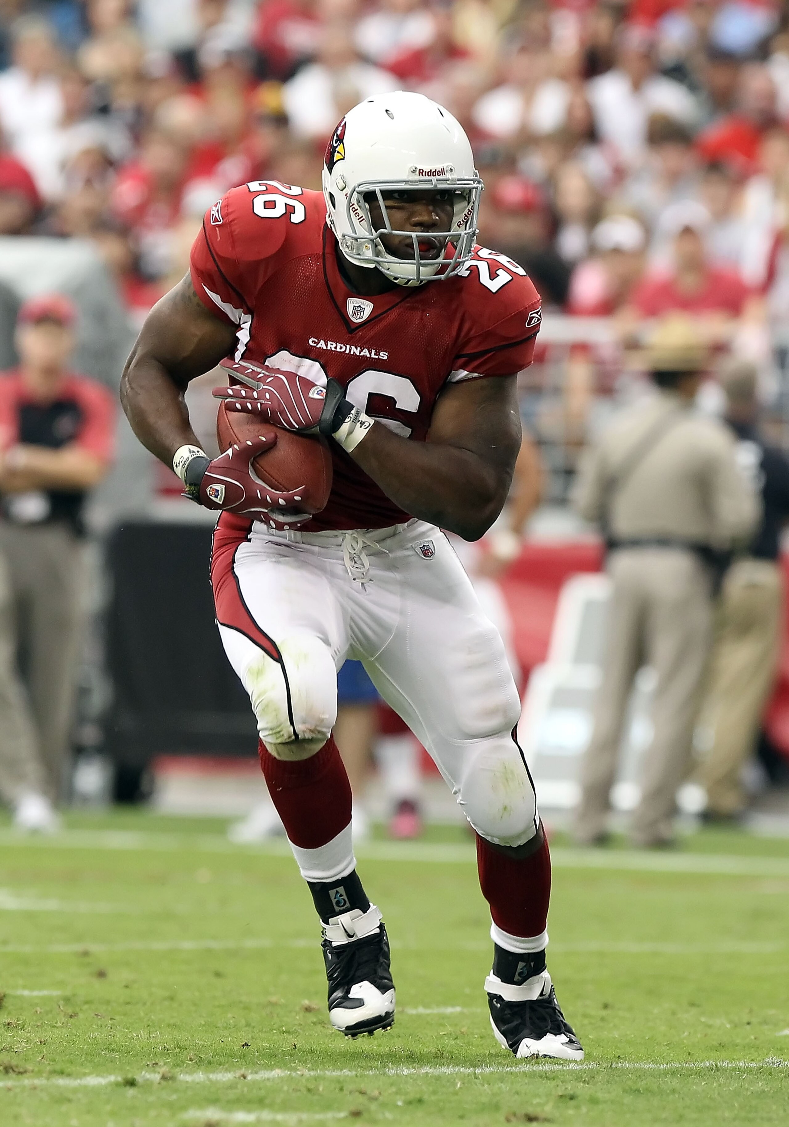 GLENDALE, AZ - OCTOBER 10: Runningback Beanie Wells #26 of the Arizona Cardinals runs with the football during the NFL game against the New Orleans Saints at the University of Phoenix Stadium on October 10, 2010 in Glendale, Arizona. The Cardinals defeat GLENDALE, AZ - OCTOBER 10: Runningback Beanie Wells #26 of the Arizona Cardinals runs with the football during the NFL game against the New Orleans Saints at the University of Phoenix Stadium on October 10, 2010 in Glendale, Arizona. The Cardinals defeat