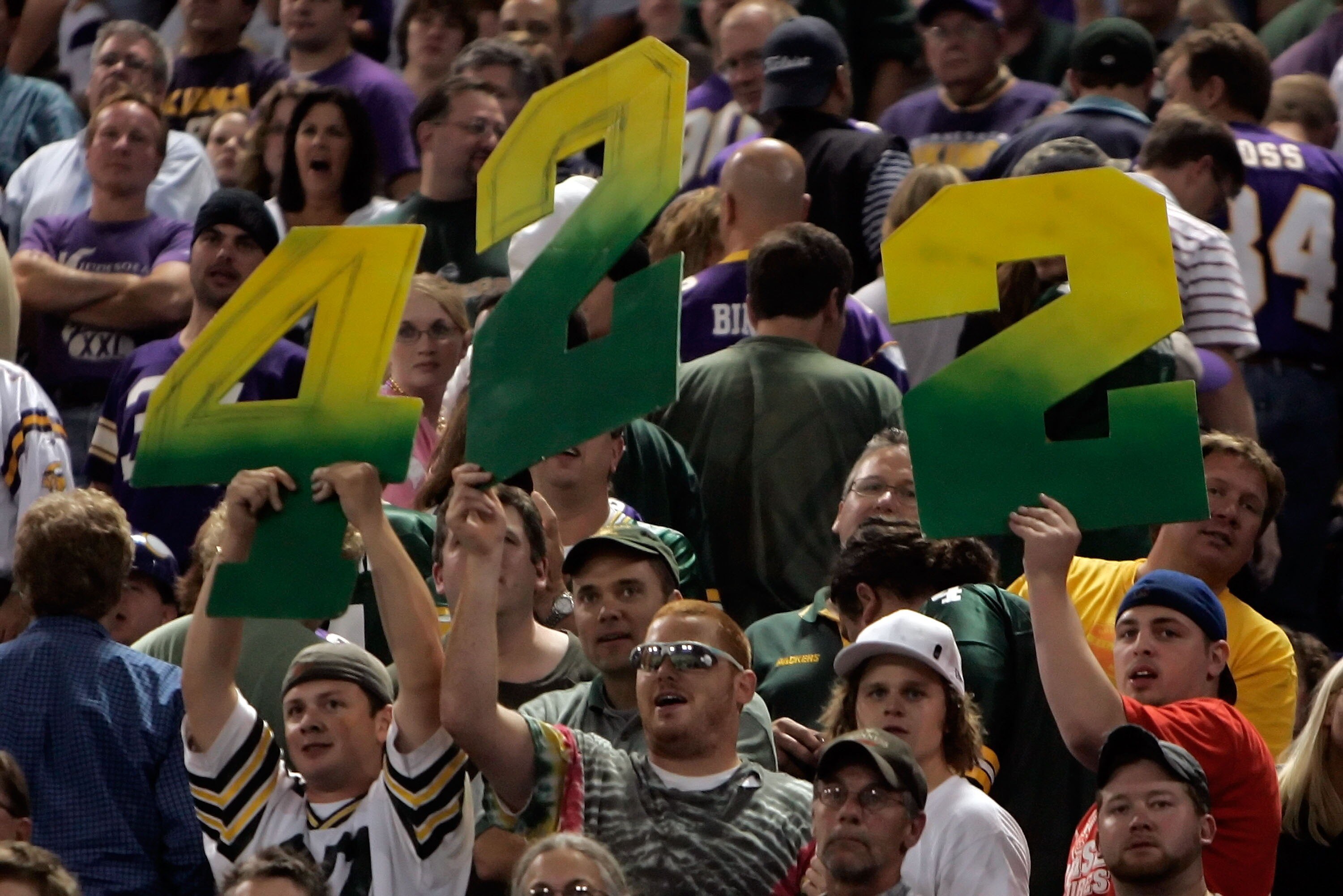 MINNEAPOLIS, MN - SEPTEMBER 30:  Fans hold up the numer 422 representing the record number of touchdowns Brett Favre of the Green Bay Packers has thrown in his career during the game against the Minnesota Vikings at the Metrodome on September 30, 2007 in