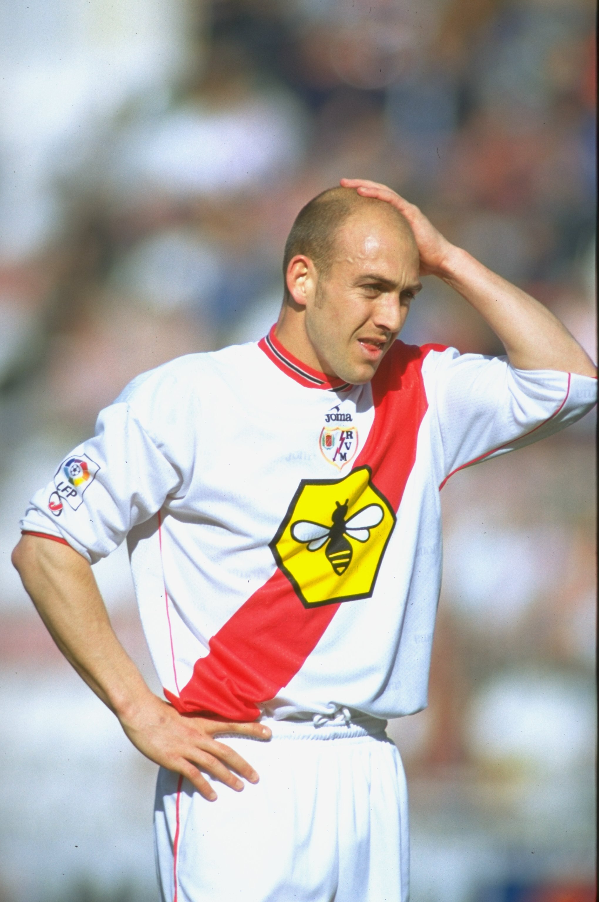 6 Feb 2000:  Mark Draper of Rayo Vallecano during the Spanish Primera Lig A game between Rayo Vallecano and Celta Vigo at the de Vallecas stadium in Madrid, Spain. The game finished 1-0 to Rayo Vallecano. \ Photo by Nuno Correia. \ Mandatory Credit: Allsp