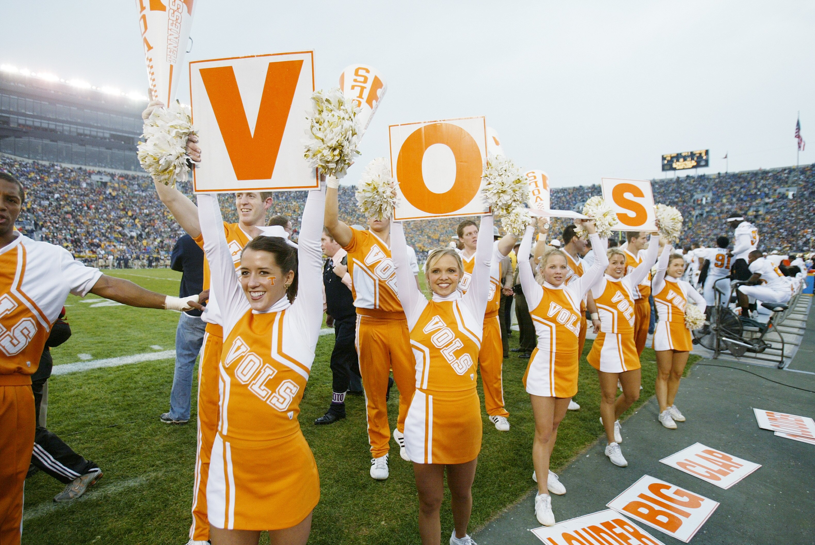 SOUTH BEND, IN - NOVEMBER 5:  Tennessee Volunteers cheerleaders cheer against the Notre Dame Fighting Irish on November 5, 2005 at Notre Dame Stadium in South Bend, Indiana. The Irish defeated the Vols 41-21.  (Photo by Jonathan Daniel/Getty Images)