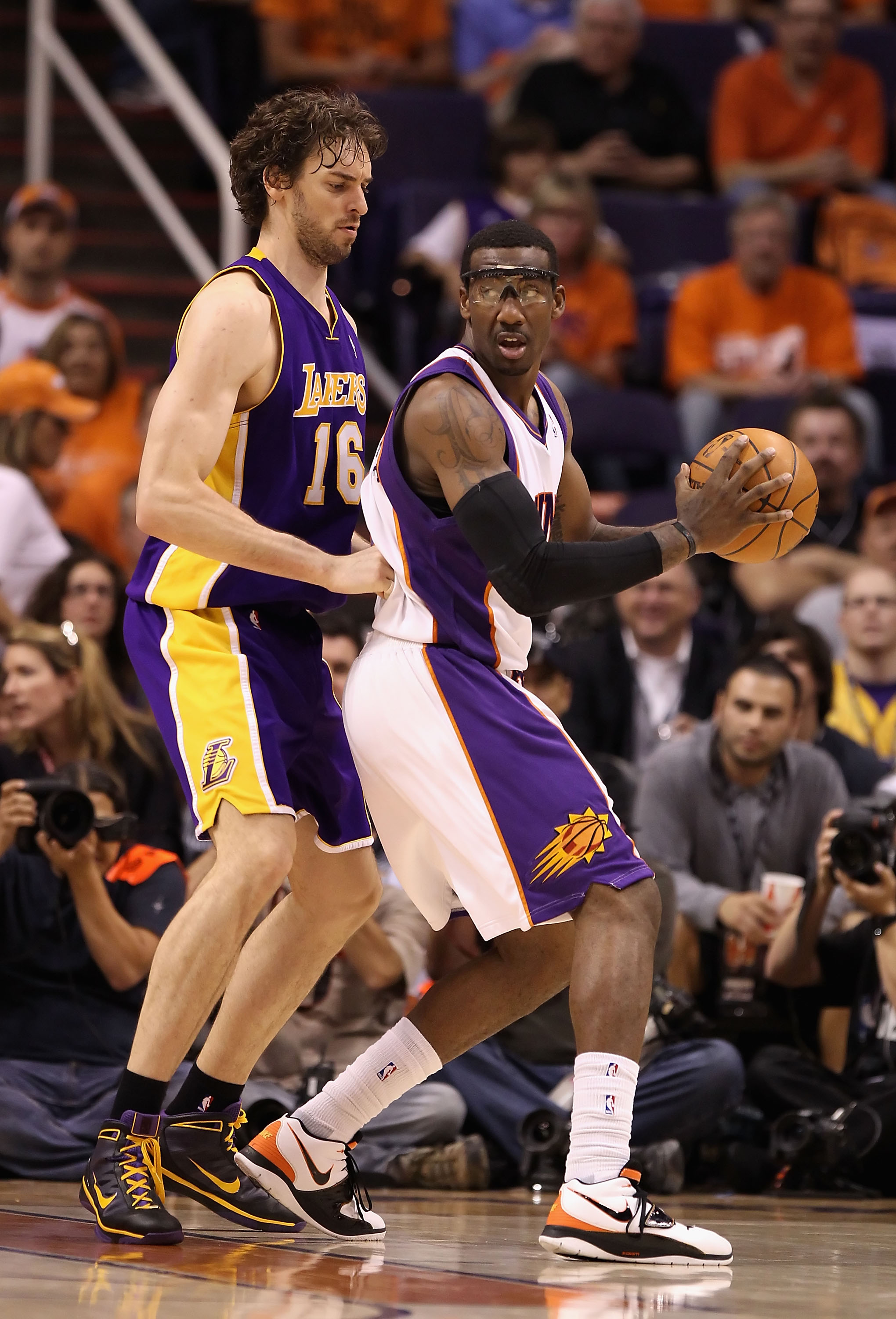 PHOENIX - MAY 25:  Amar'e Stoudemire #1 of the Phoenix Suns handles the ball under pressure from Pau Gasol #16 of the Los Angeles Lakers during Game Four of the Western Conference finals of the 2010 NBA Playoffs at US Airways Center on May 25, 2010 in Pho