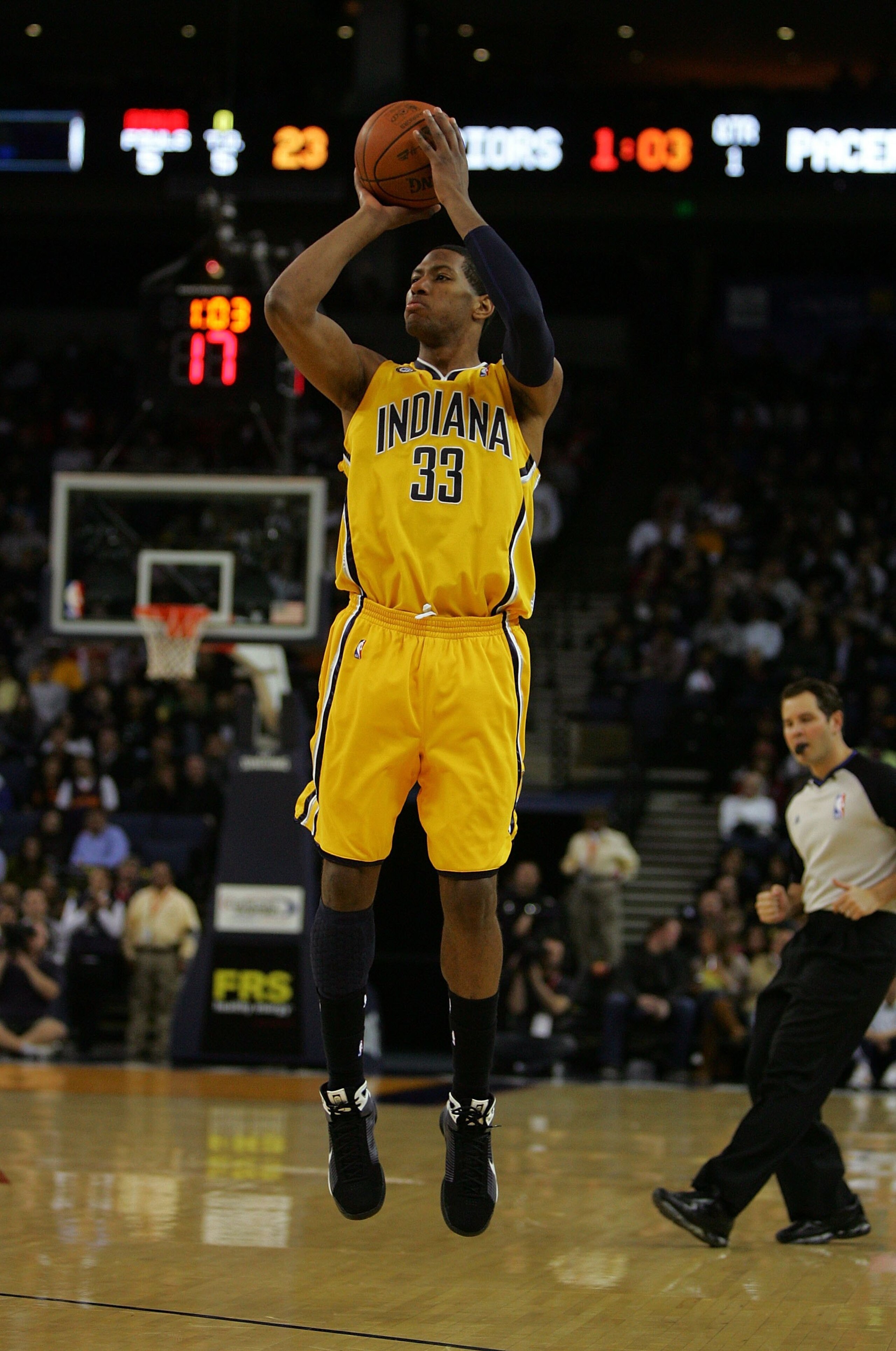 OAKLAND, CA - NOVEMBER 30:  Danny Granger #33 of the Indiana Pacers in action during their game against the Golden State Warriors at Oracle Arena on November 30, 2009 in Oakland, California. NOTE TO USER: User expressly acknowledges and agrees that, by do