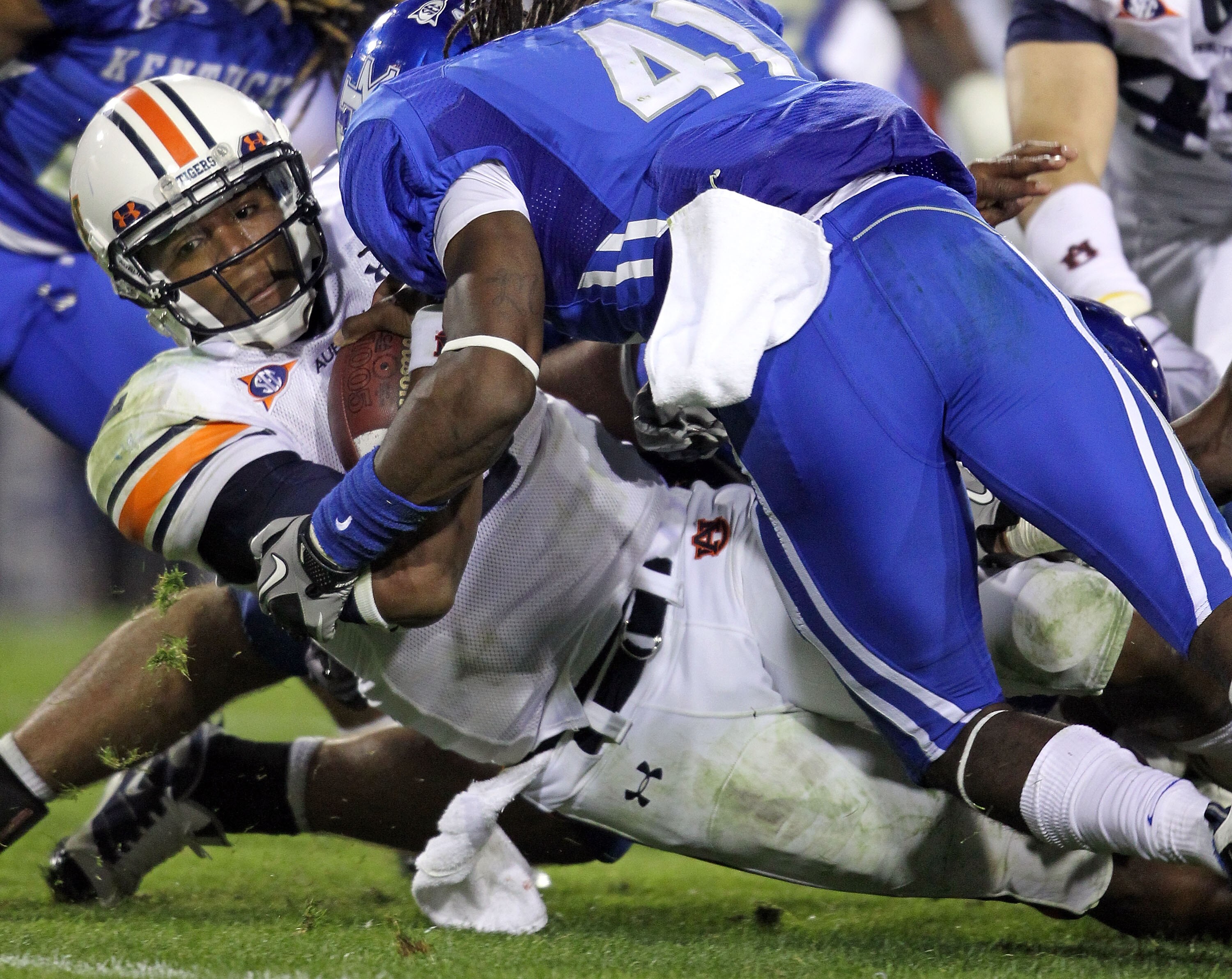 LEXINGTON, KY - OCTOBER 09:  Cam Newton #2 of the Auburn Tigers runs with the ball during the SEC game against the Kentucky Wildcats at Commonwealth Stadium on October 9, 2010 in Lexington, Kentucky.  (Photo by Andy Lyons/Getty Images)