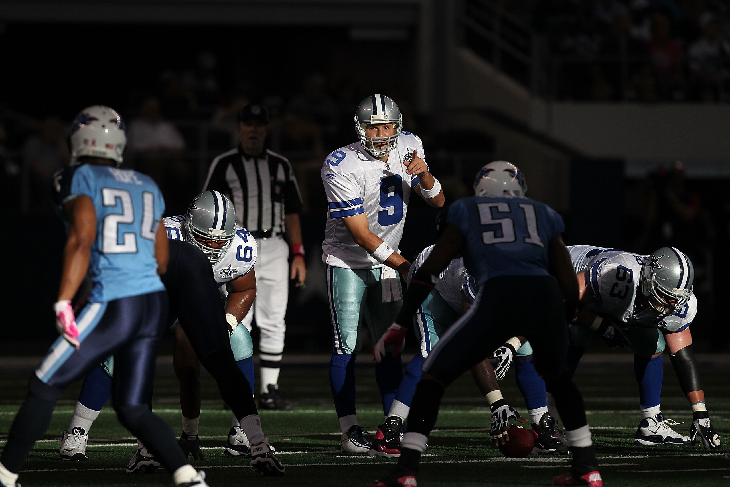 ARLINGTON, TX - OCTOBER 10:  Quarterback Tony Romo #9 of the Dallas Cowboys at Cowboys Stadium on October 10, 2010 in Arlington, Texas.  (Photo by Ronald Martinez/Getty Images)
